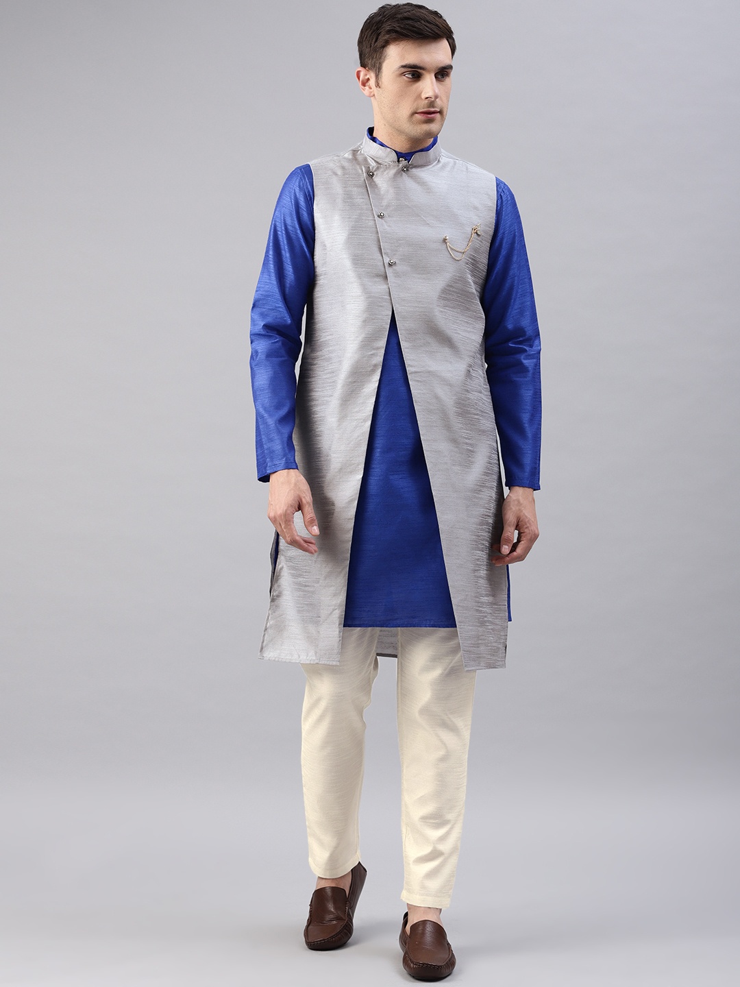 

Freehand Men Grey & Blue Solid Sherwani Set With Jacket