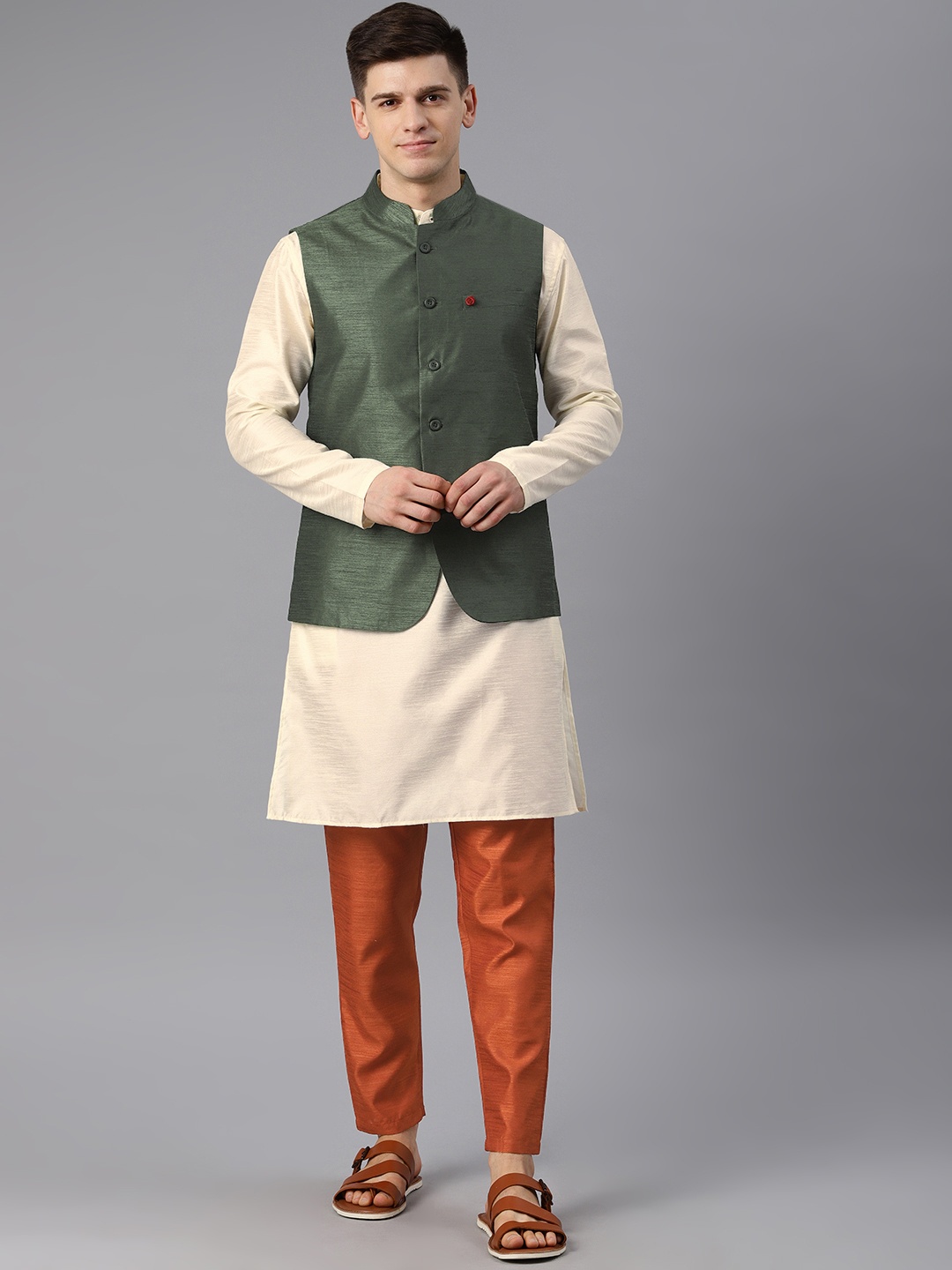 

Freehand by The Indian Garage Co Men Olive Green Cream-Coloured Solid Kurta Set with Nehru Jacket