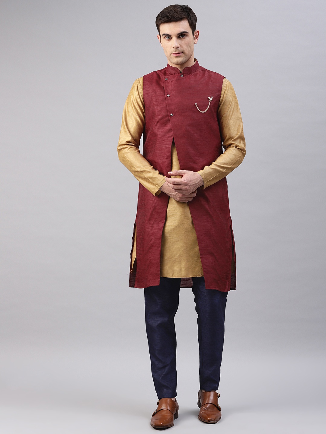 

Freehand Men Maroon & Gold-Toned Solid Sherwani Set with Jacket