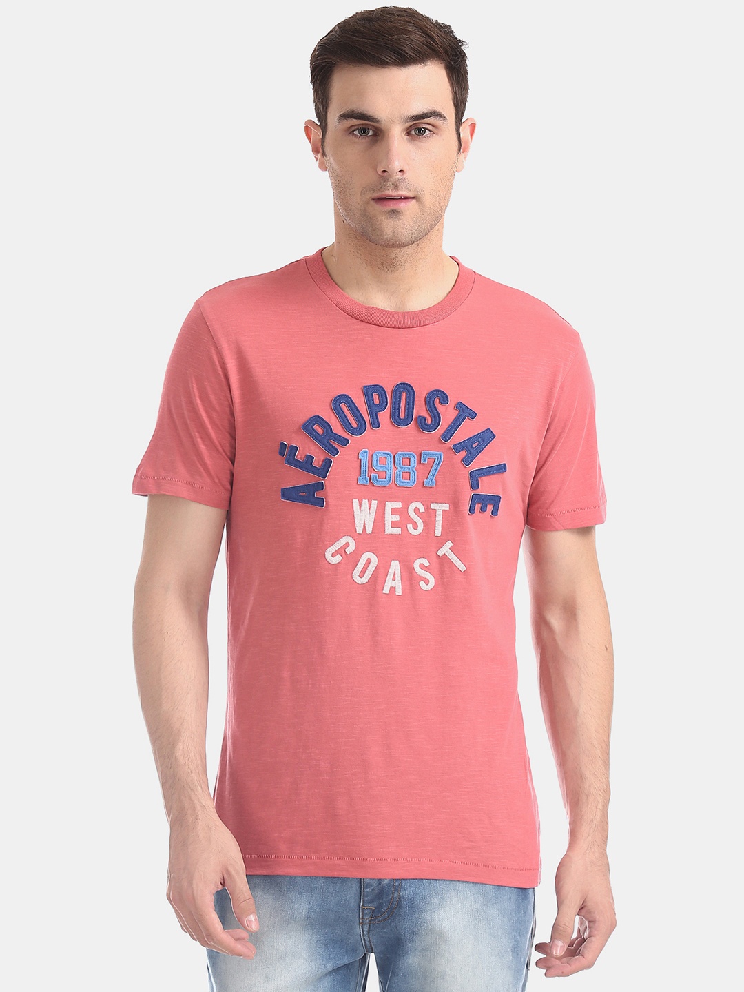 

Aeropostale Men Coral Pink Applique Round Neck T-shirt