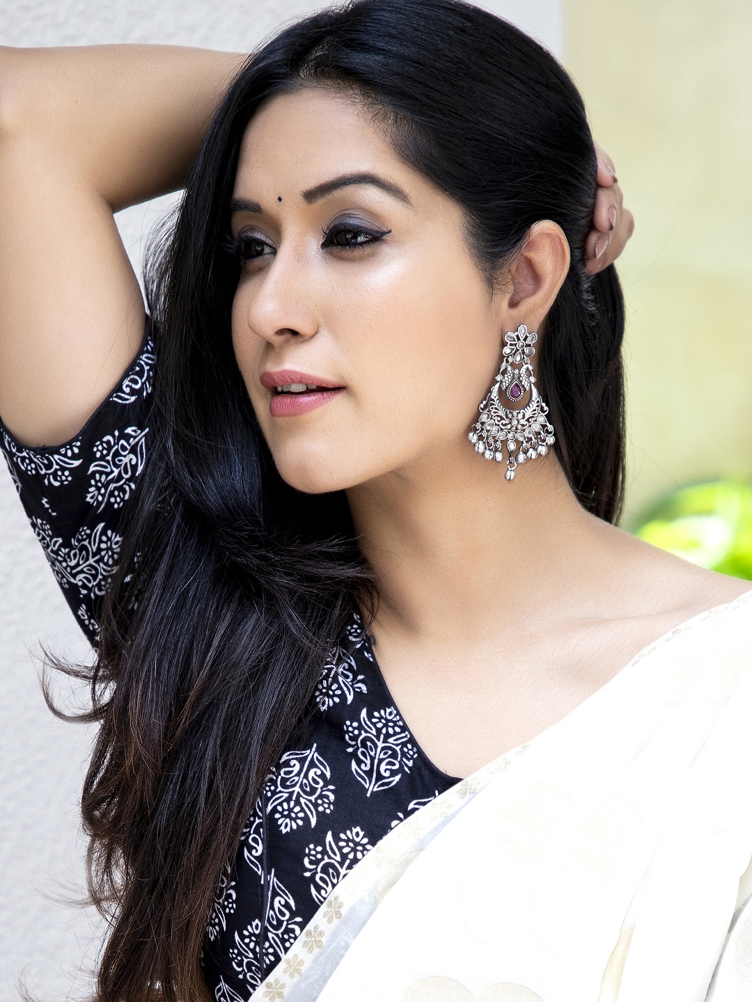 

Rubans Oxidised Silver-Toned Handcrafted Crescent Shaped Chandbalis