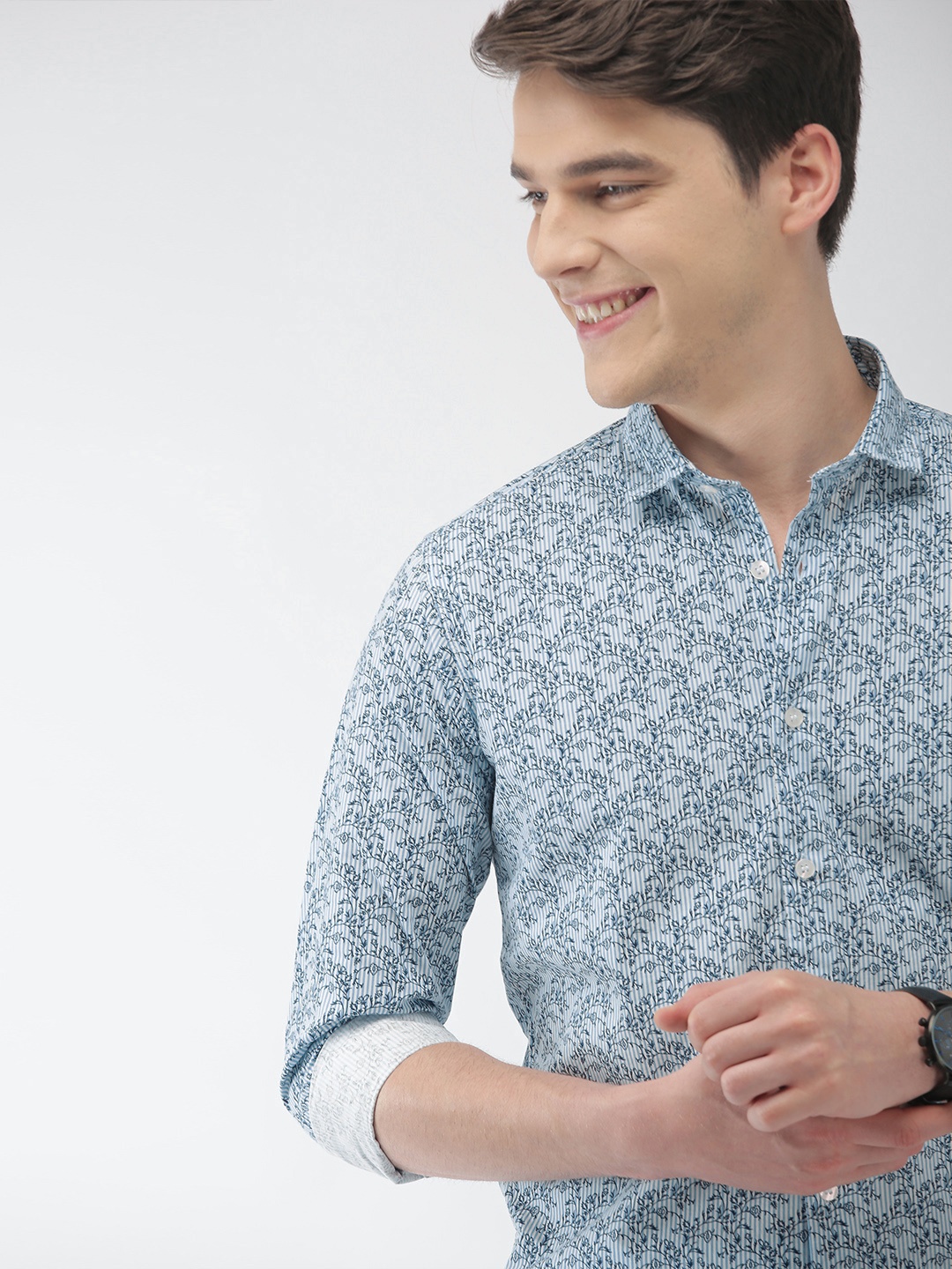 

Mast & Harbour Men White & Blue Regular Fit Printed Casual Shirt