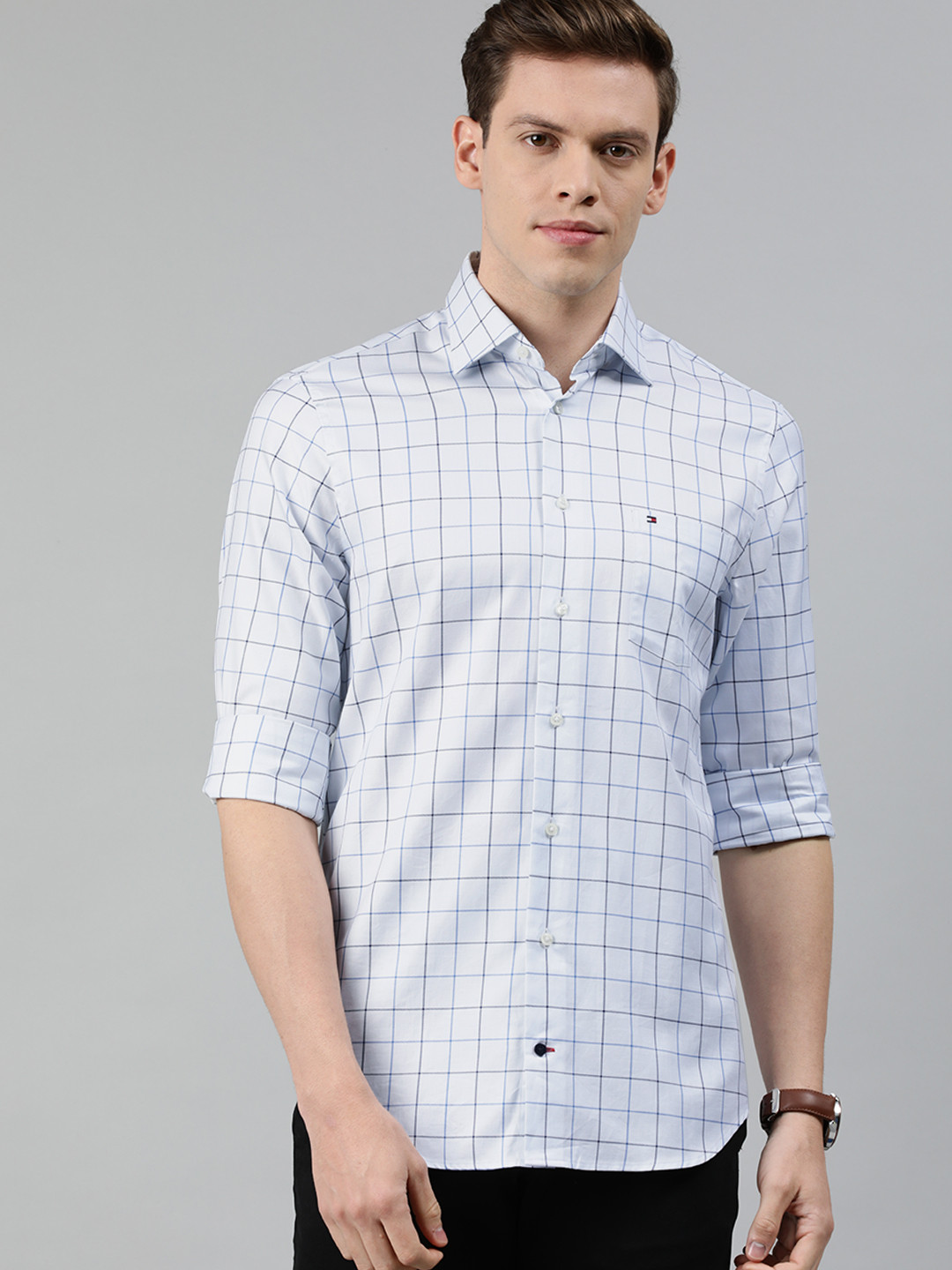 

Tommy Hilfiger Men White & Navy Blue Regular Fit Checked Casual Shirt