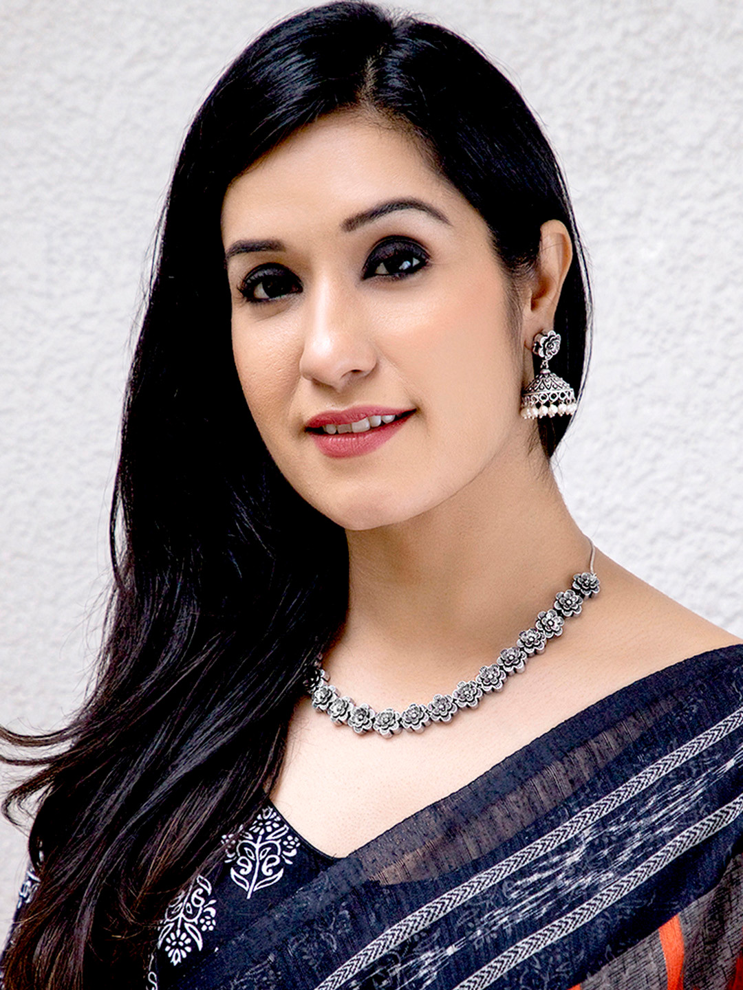 

Rubans Women Oxidised Silver-Toned Handcrafted Floral-Shaped Jewellery Set