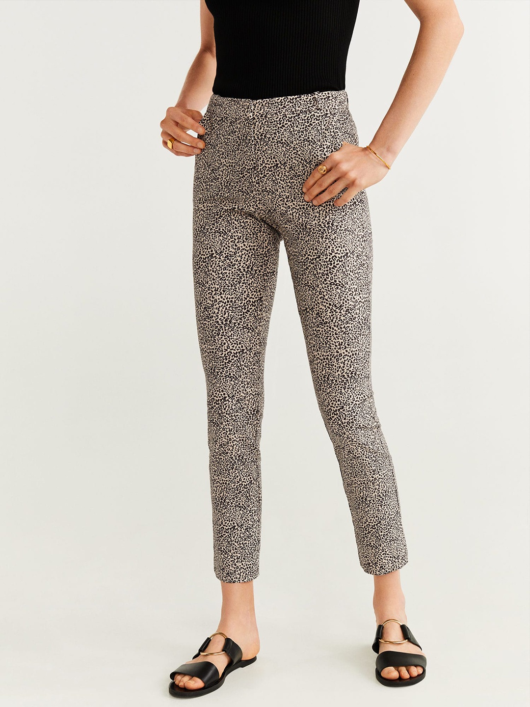 

MANGO Women Beige & Black Printed Cropped Trousers
