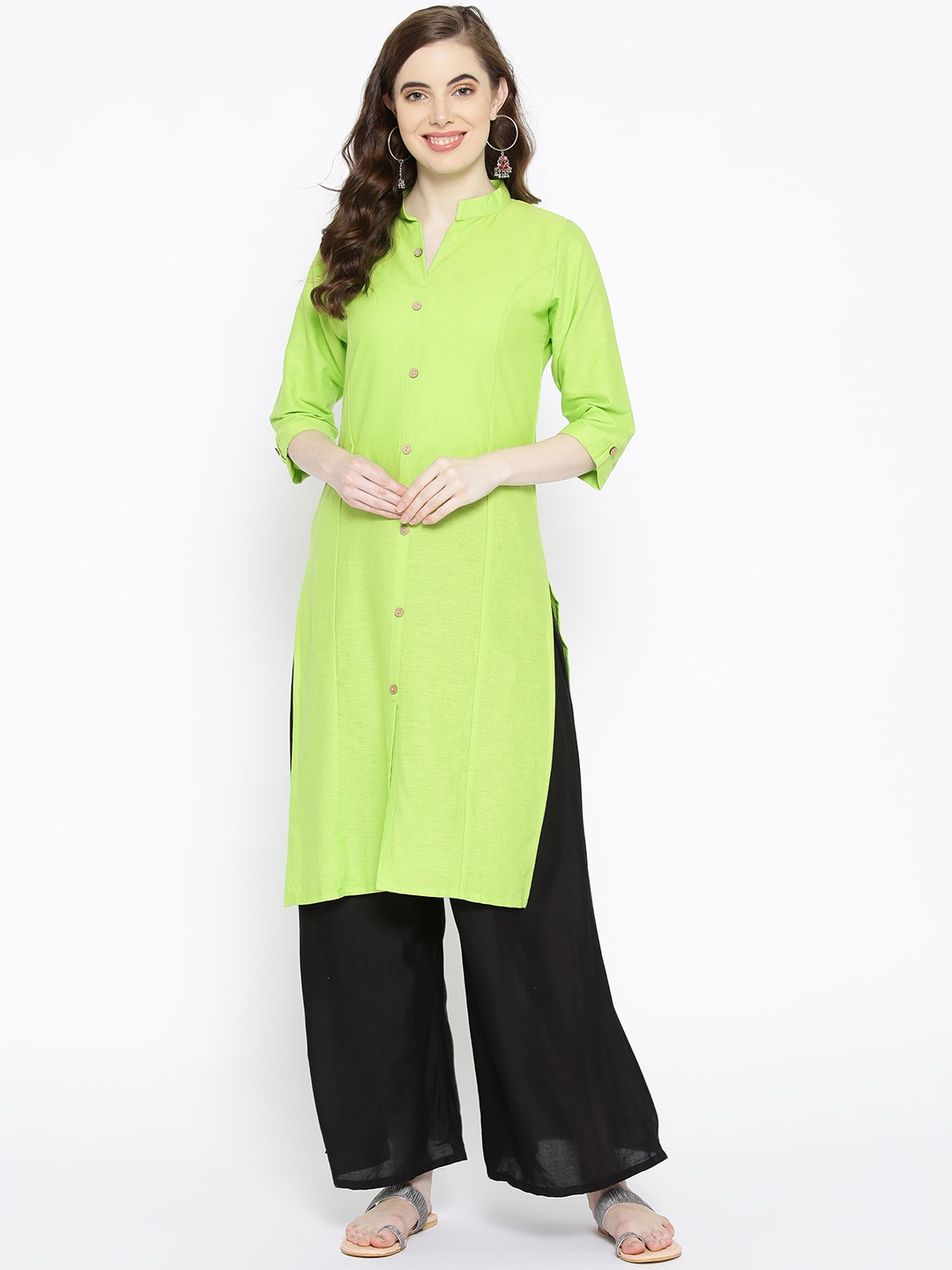 

Vastraa Fusion Women Green Solid Straight Kurta