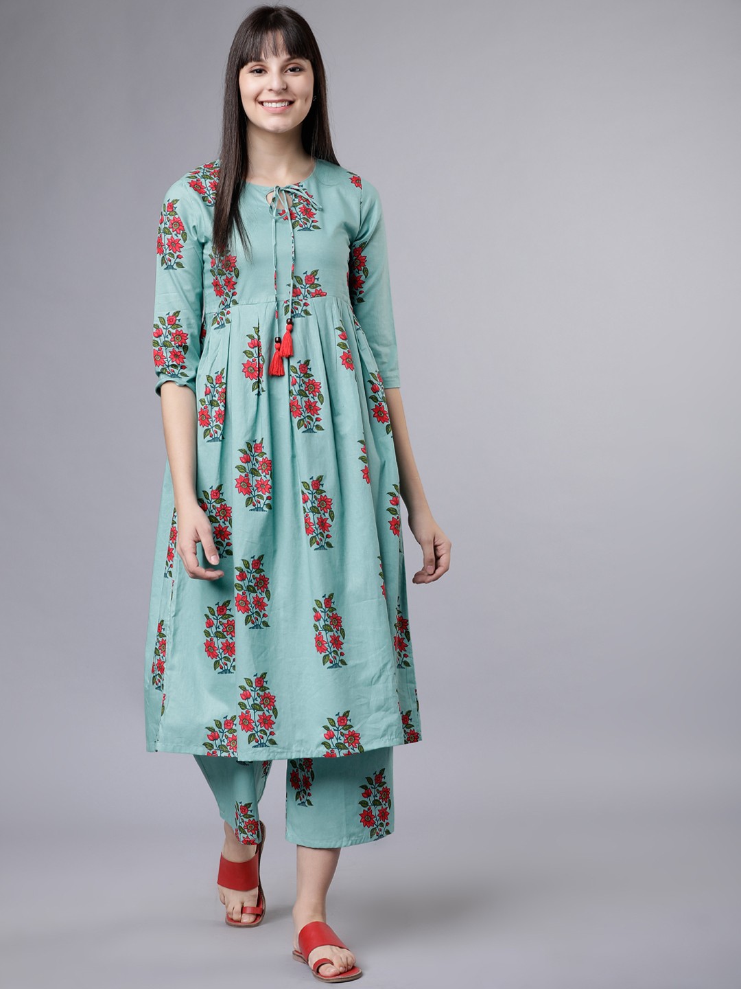 

Vishudh Women Blue & Red Floral Printed Kurta with Palazzos