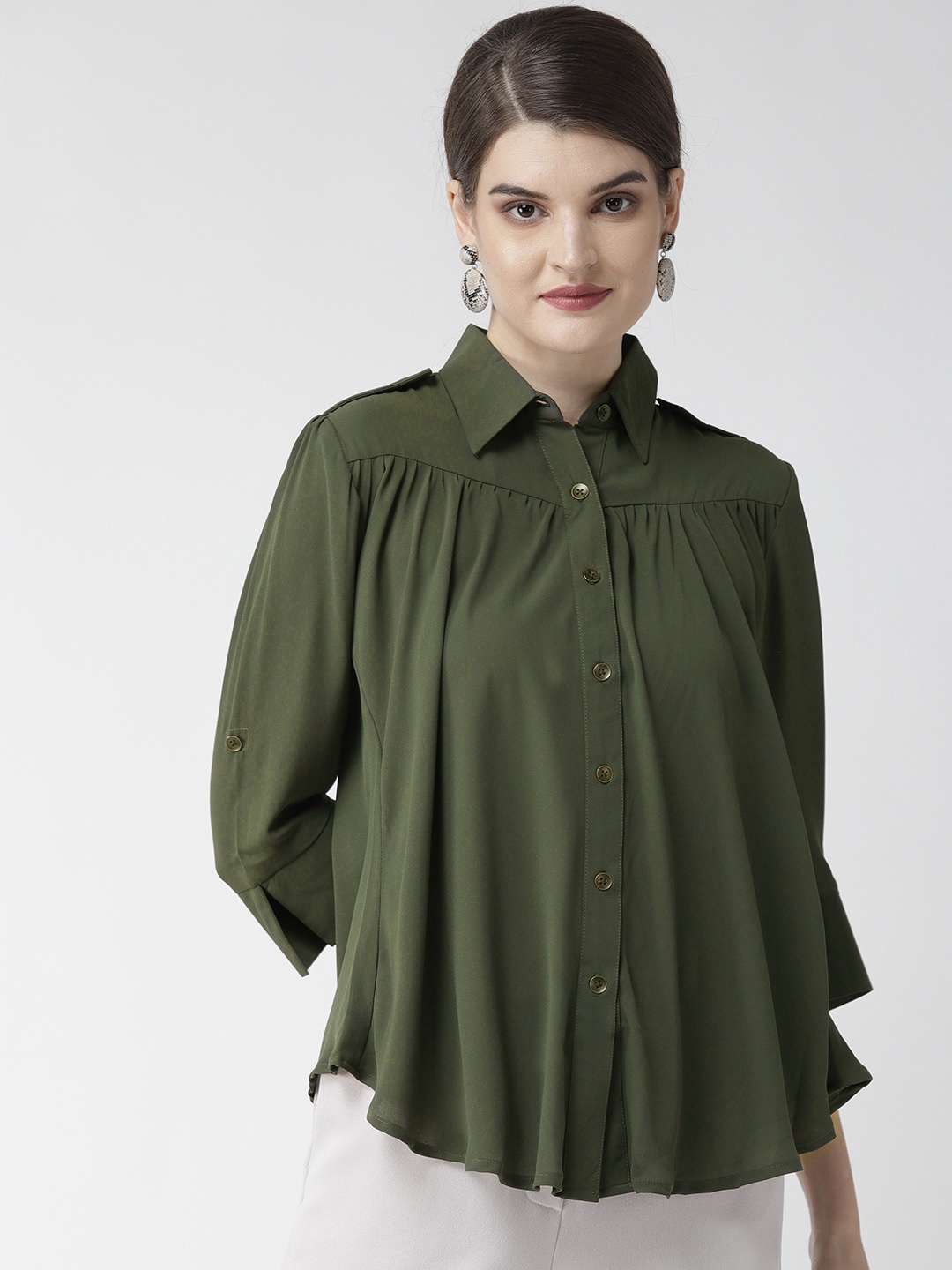

WoowZerz Women Olive Green Comfort Slim Fit Solid Casual Shirt