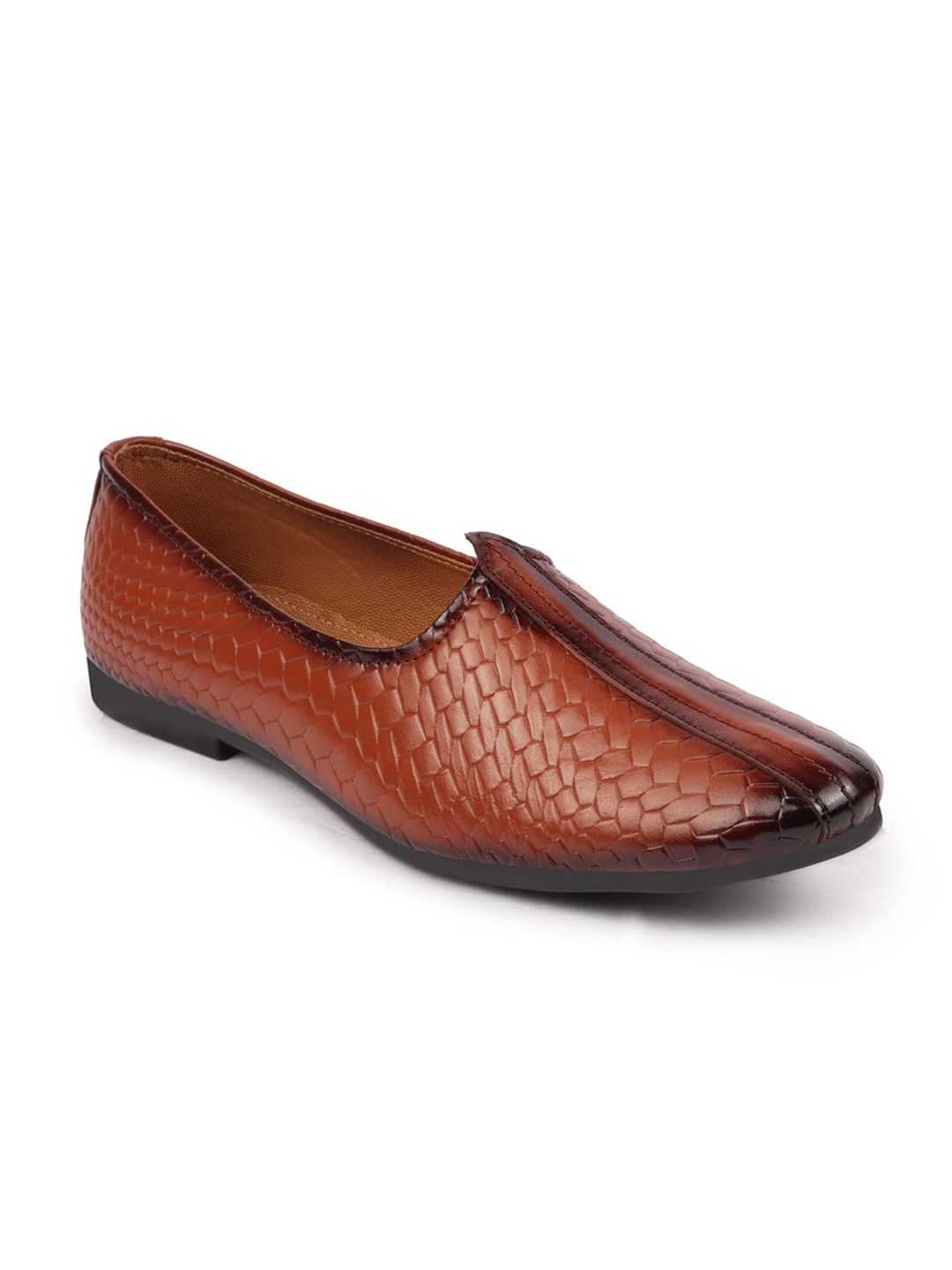 

FAUSTO Men Brown Textured Lightweight Patent Leather Jutis, Tan