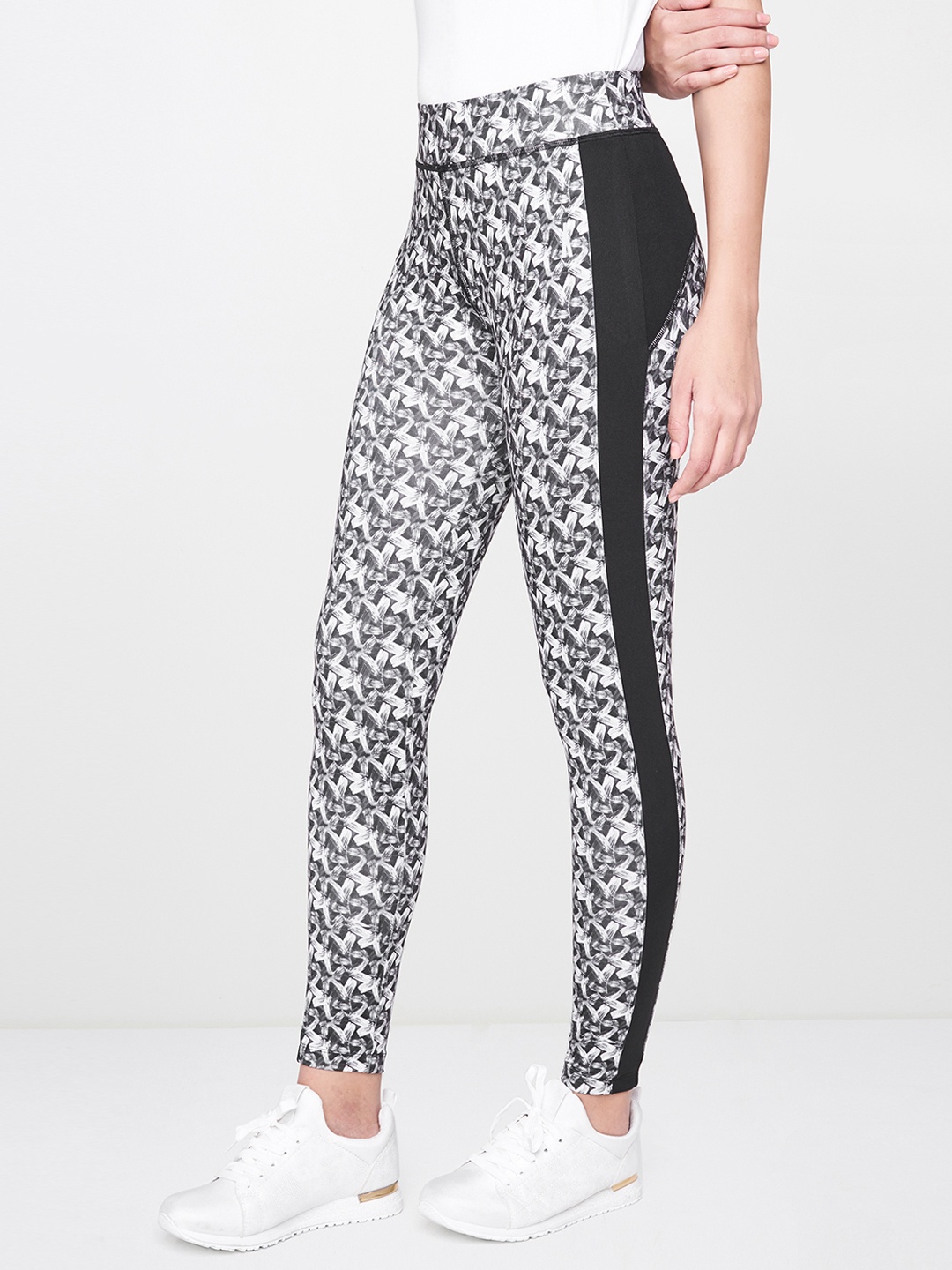 

AND Women Black & Grey Printed Activewear Leggings