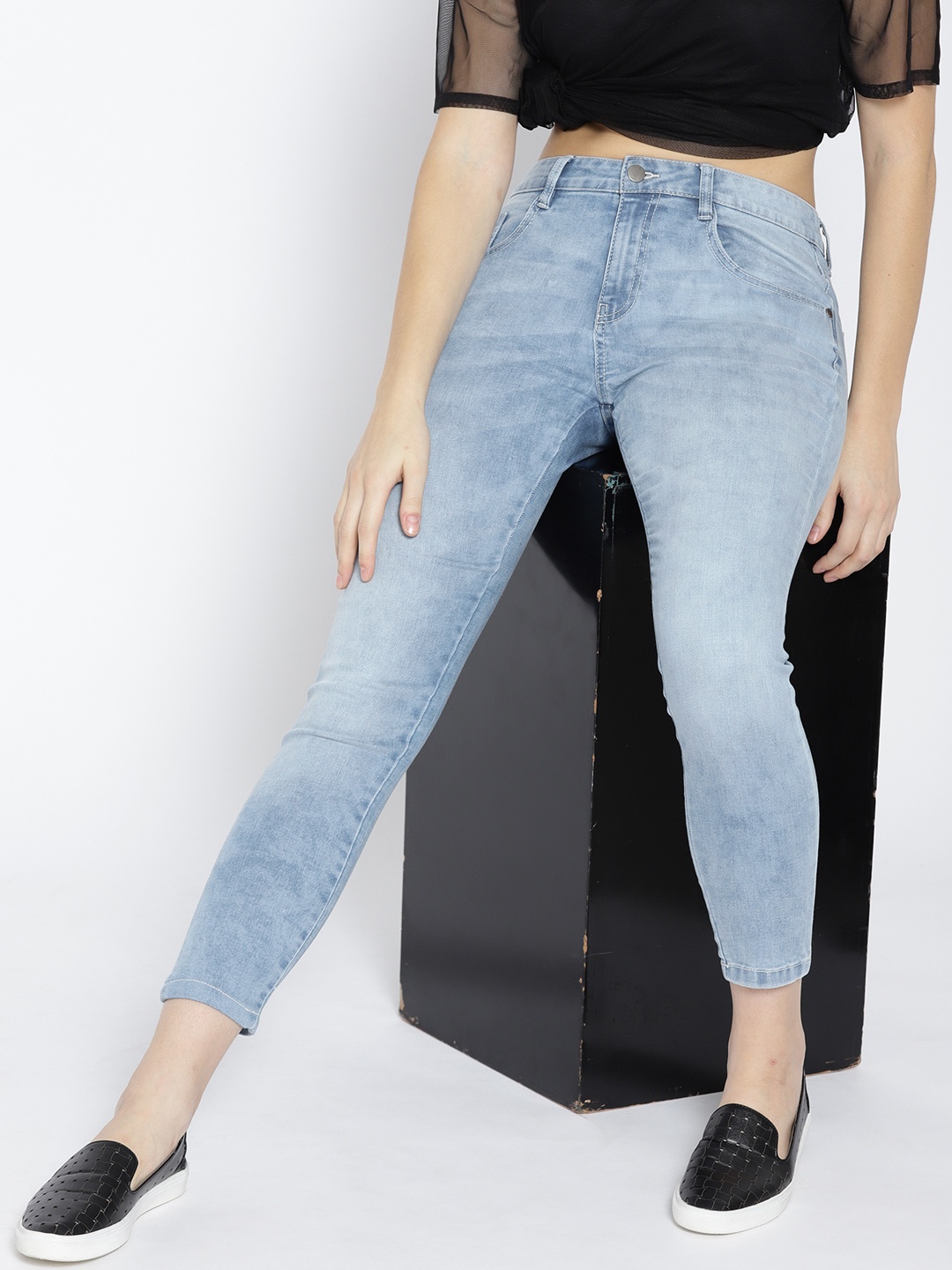 

DressBerry Women Blue Skinny Fit Mid-Rise Clean Look Stretchable Cropped Jeans
