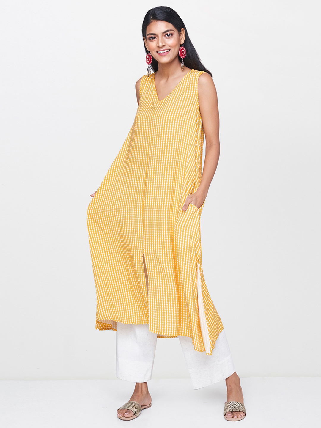 

Global Desi Women Yellow & White Printed Tunic