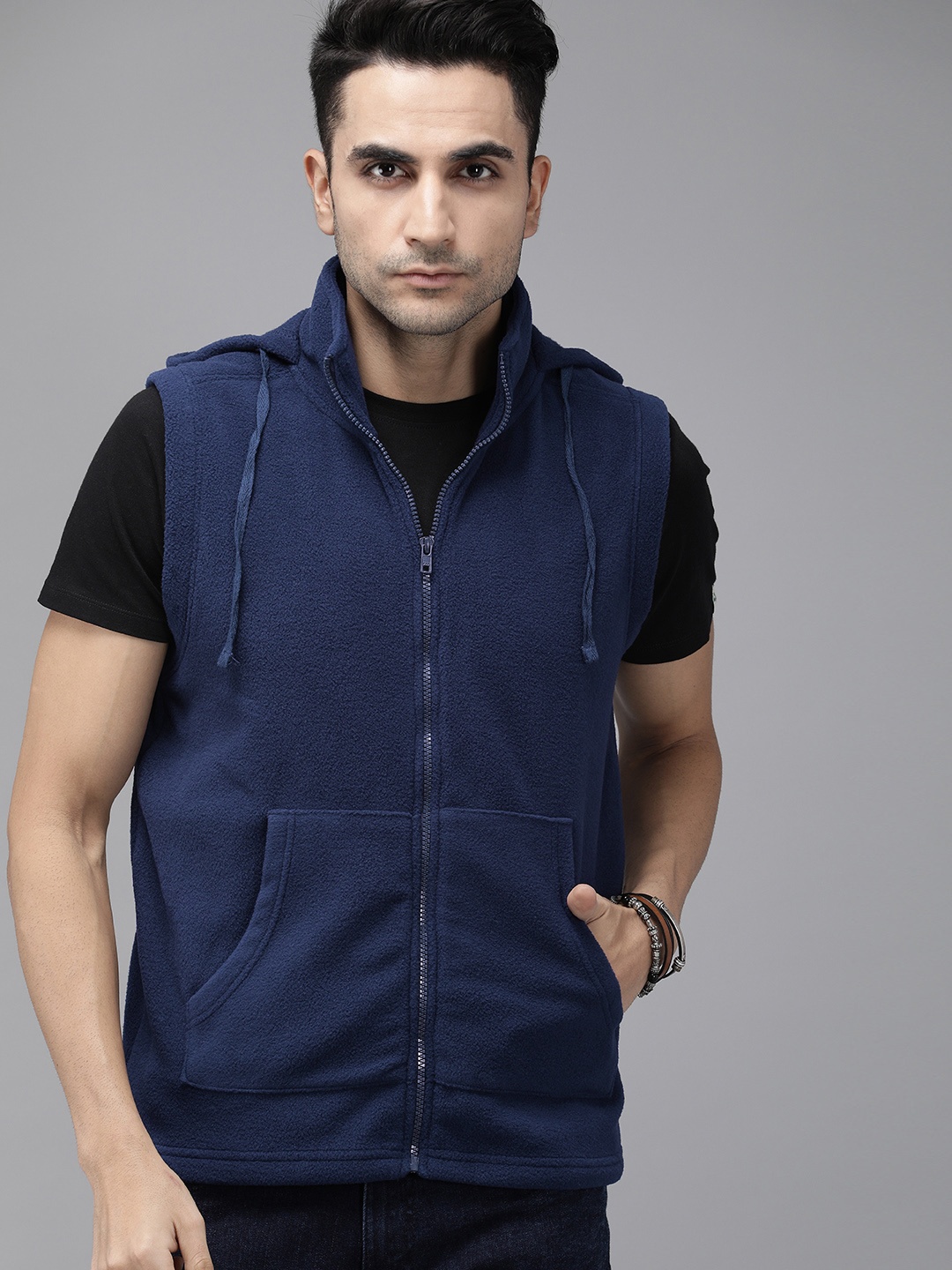 

The Roadster Lifestyle Co Men Navy Blue Solid Polar Fleece Hooded Sweatshirt