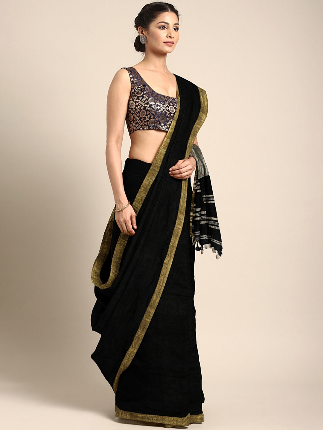 

Mitera Black Handwoven Solid Pure Linen Saree