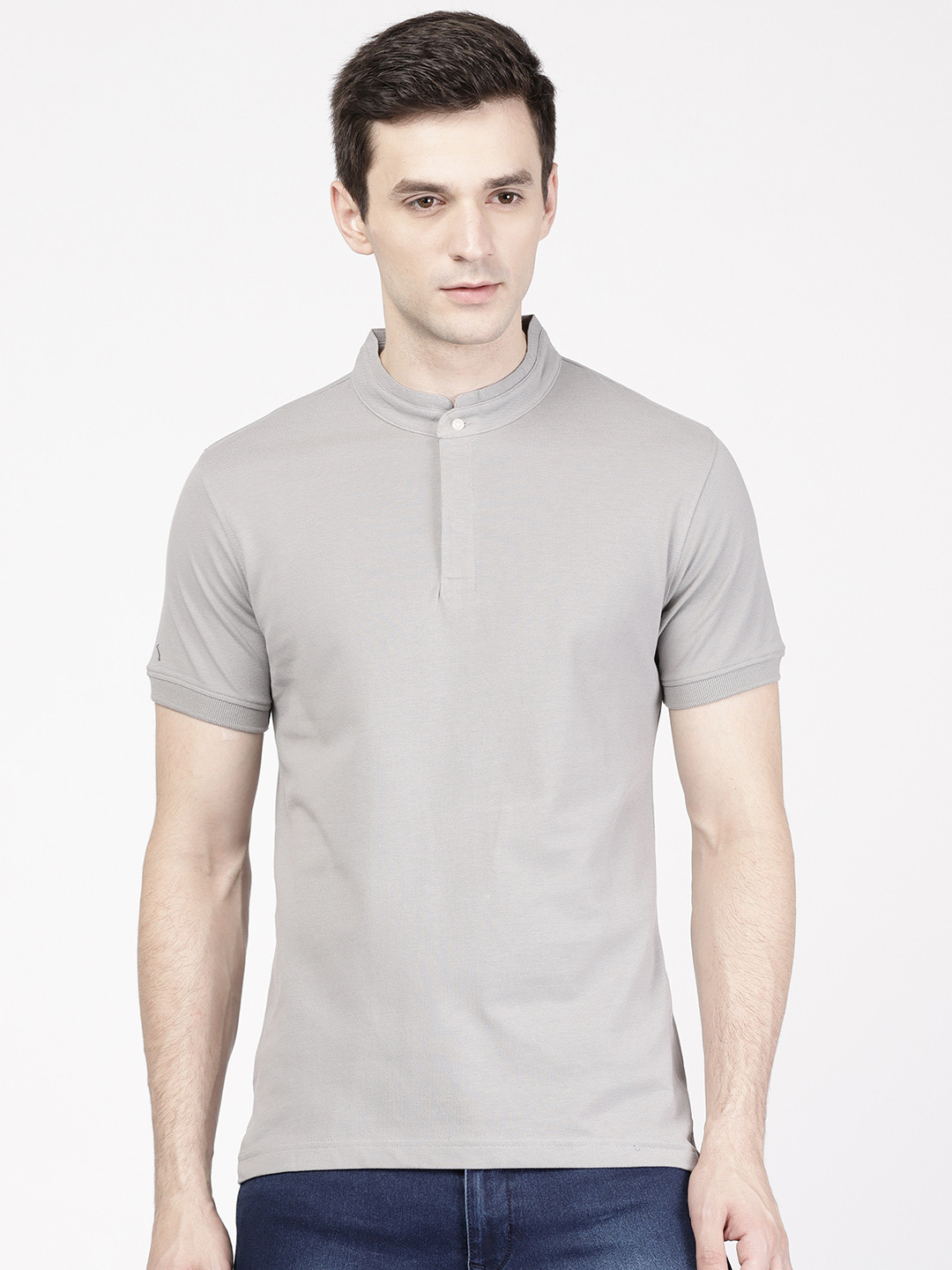 

ether Men Grey Solid Mandarin Collar T-shirt