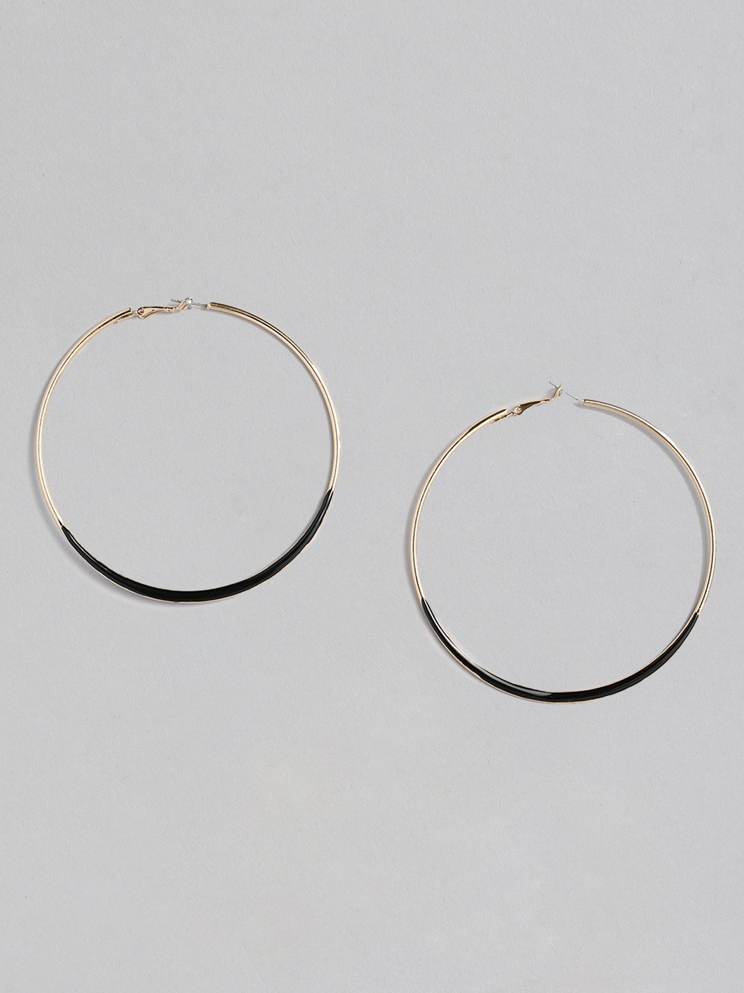 

justpeachy Gold-Toned & Black Circular Hoop Earrings
