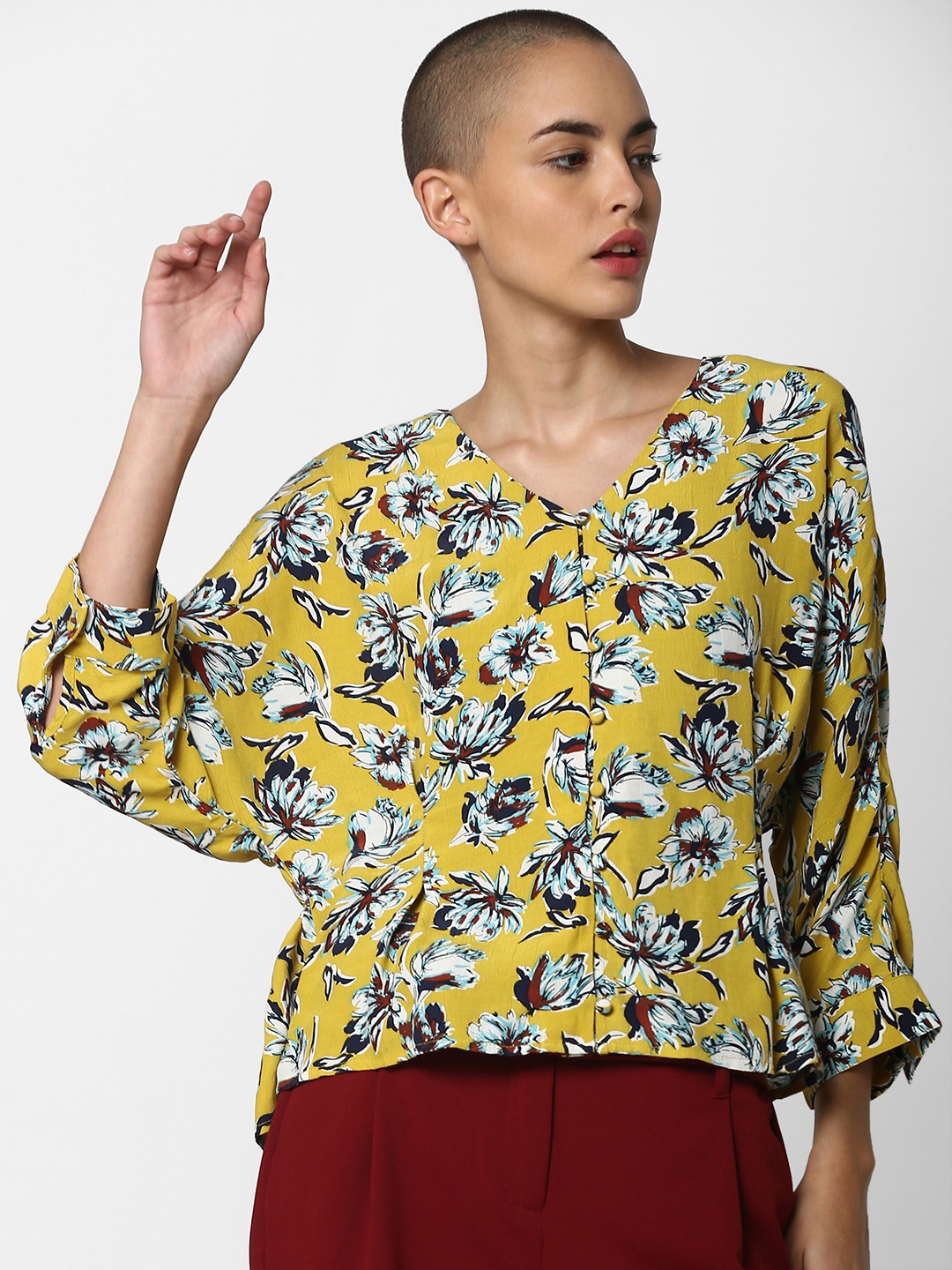

ONLY Women Green & White Floral Printed High-Low Top