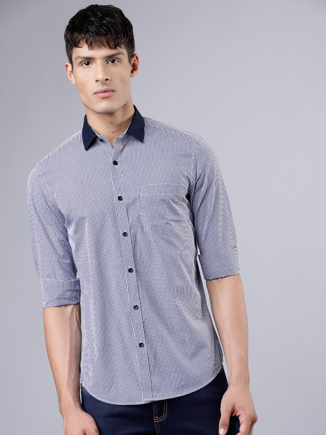 

HIGHLANDER Men White & Navy Blue Slim Fit Checked Casual Shirt