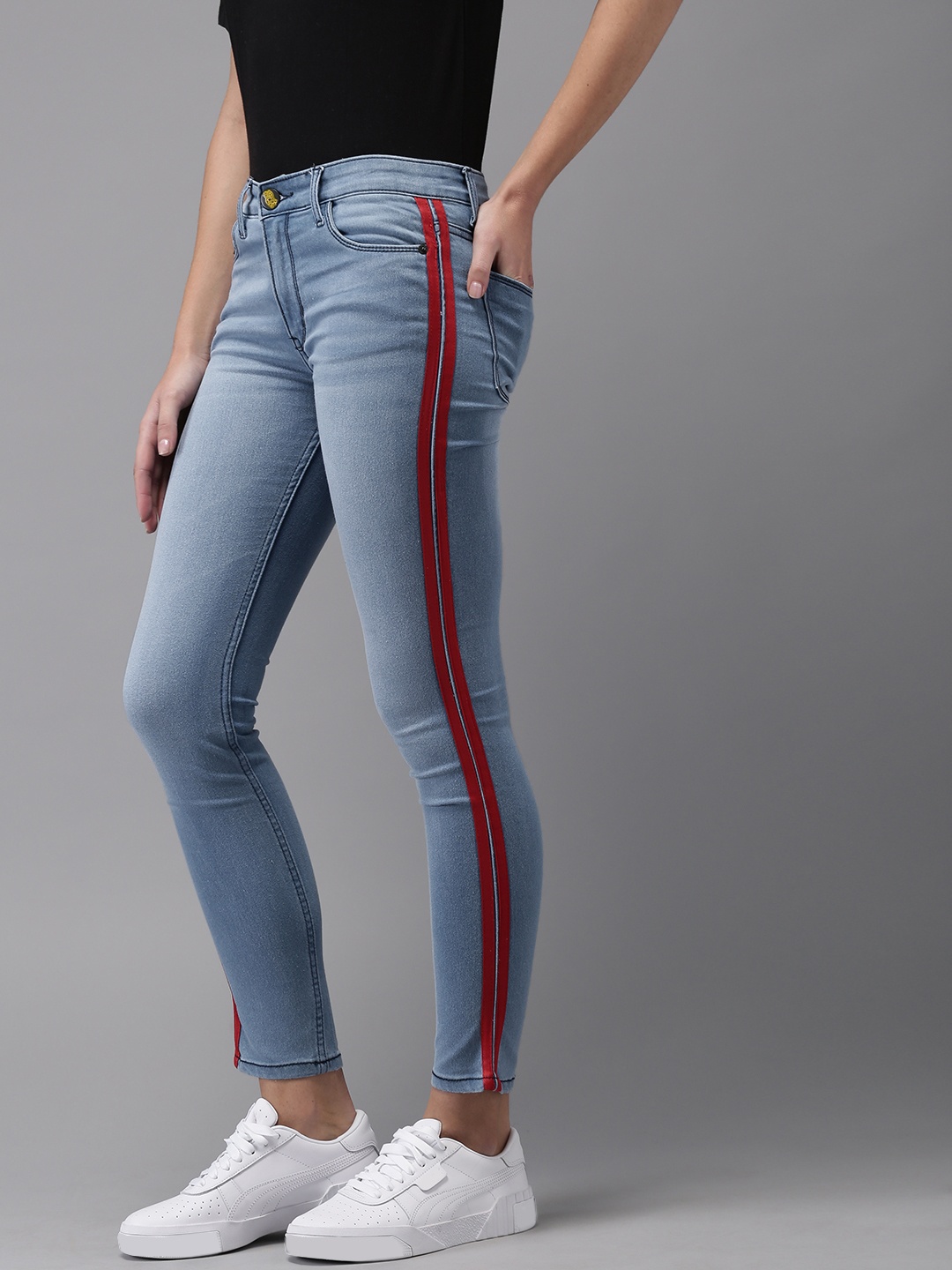 

Campus Sutra Women Blue Slim Fit Mid-Rise Clean Look Stretchable Cropped Jeans