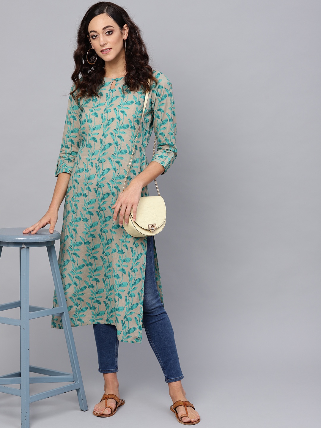 

AHIKA Women Grey & Green Floral Print Straight Kurta