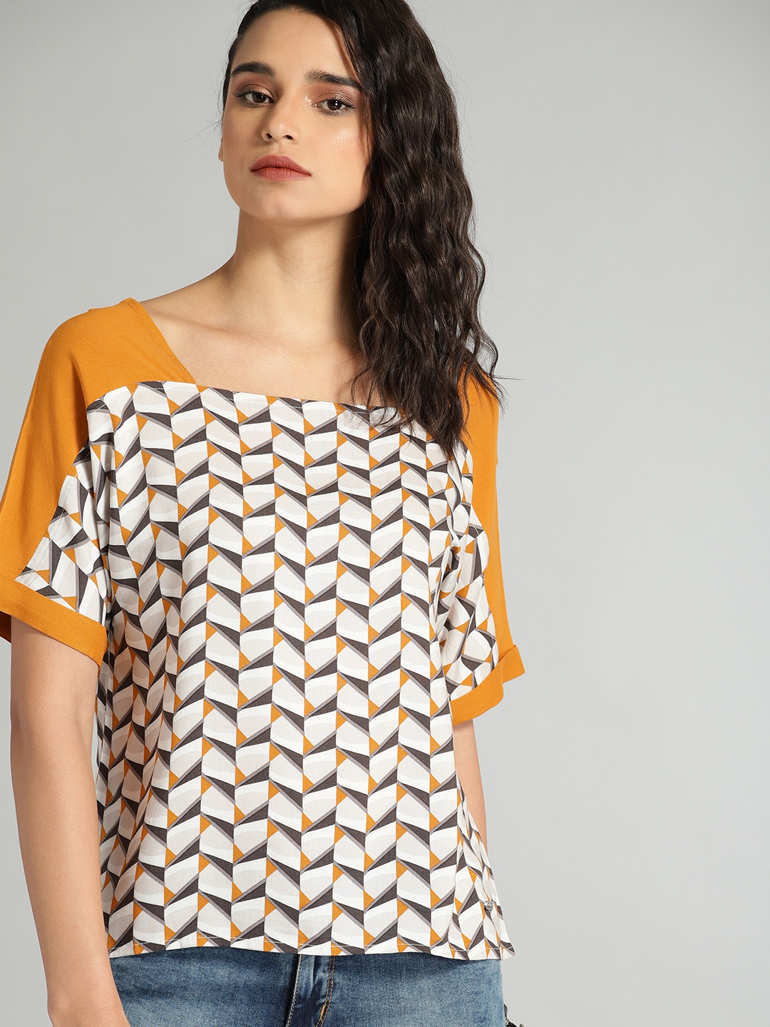 

The Roadster Lifestyle Co Women Off-White Printed Top