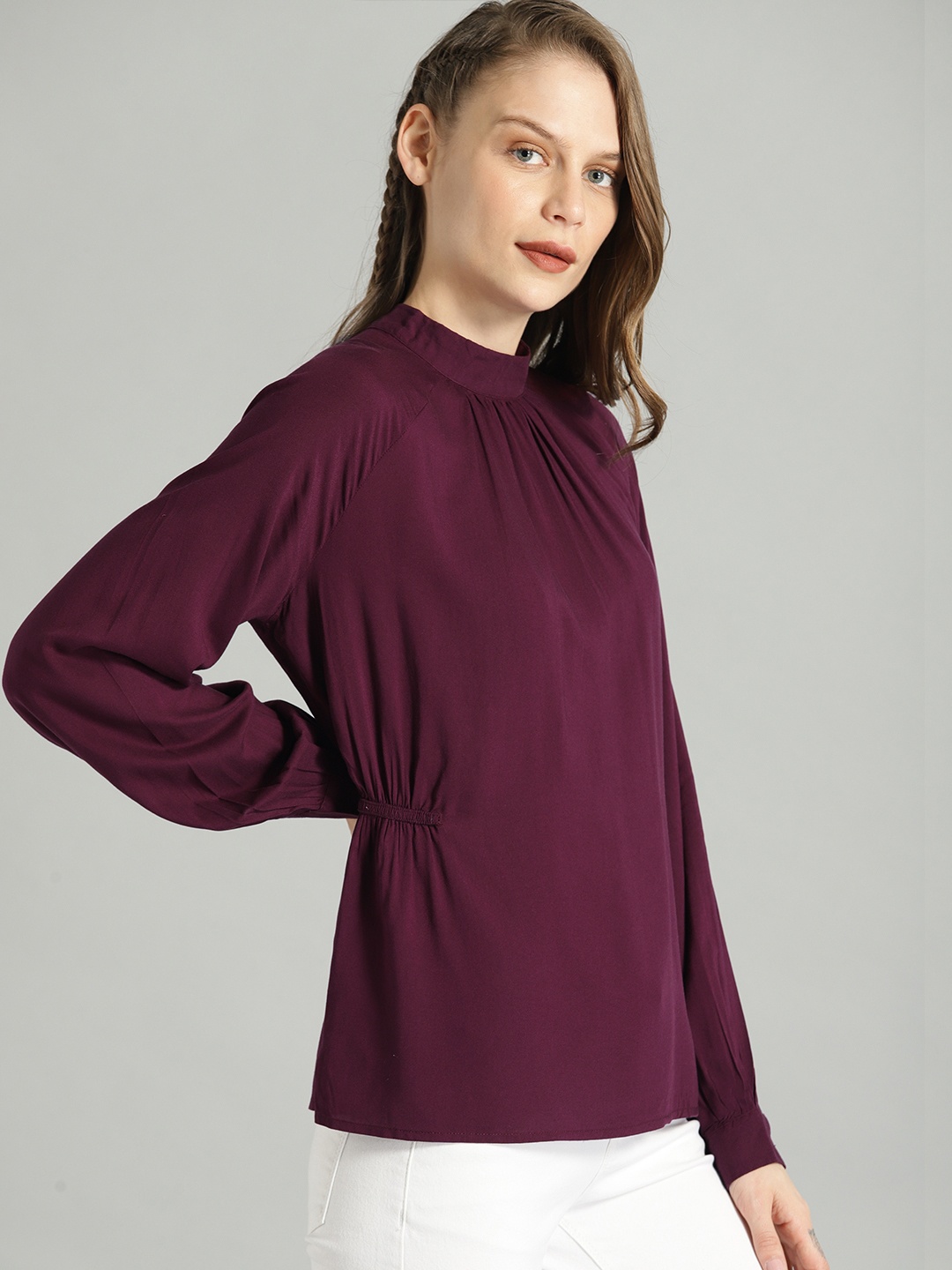 

The Roadster Lifestyle Co Women Burgundy Solid Cinched Waist Top