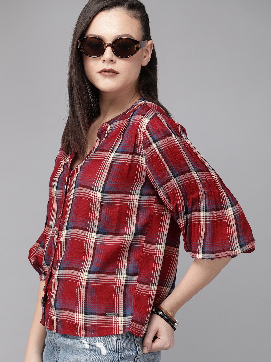 

The Roadster Lifestyle Co Women Red & White Regular Fit Checked Casual Shirt