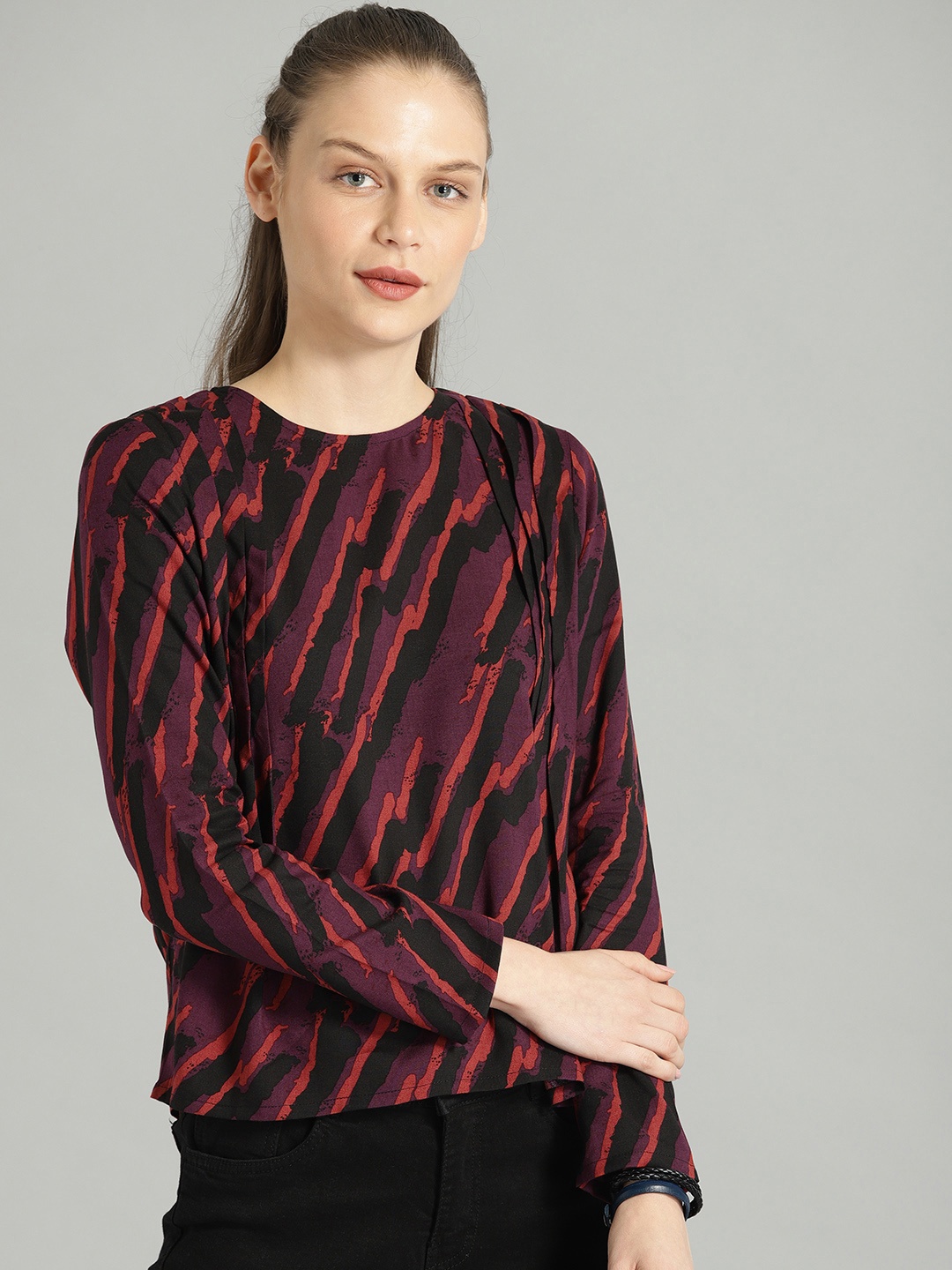 

The Roadster Lifestyle Co Women Burgundy & Black Printed Top