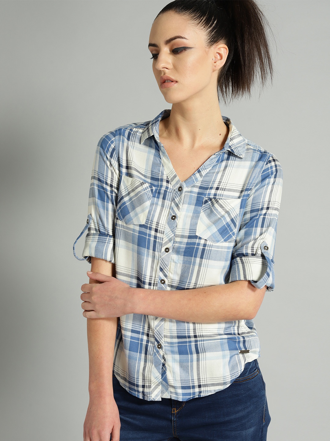 

The Roadster Lifestyle Co Women Blue & Off-White Regular Fit Checked Casual Shirt