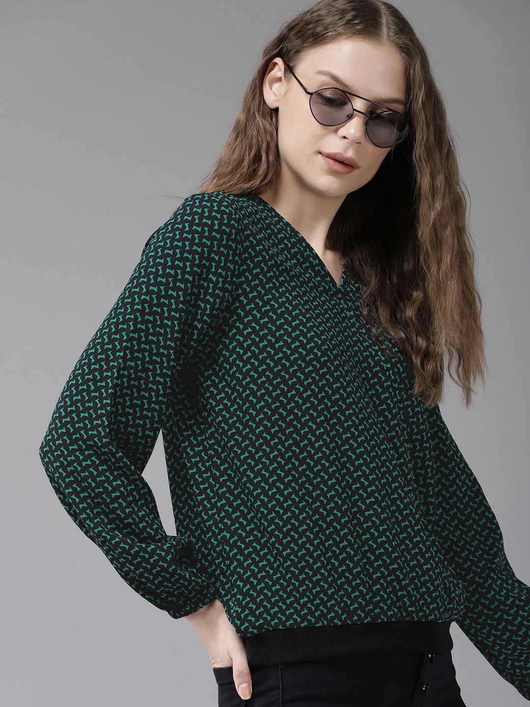 

The Roadster Lifestyle Co Women Black Printed Regular Top