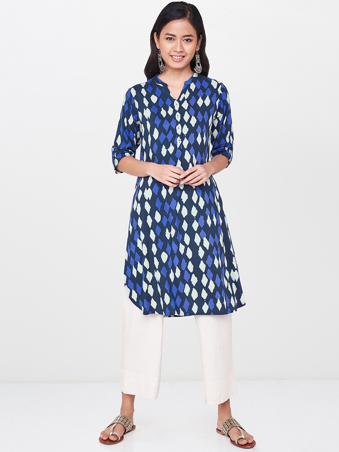 

Global Desi Women Blue & Off-White Printed Straight Kurta