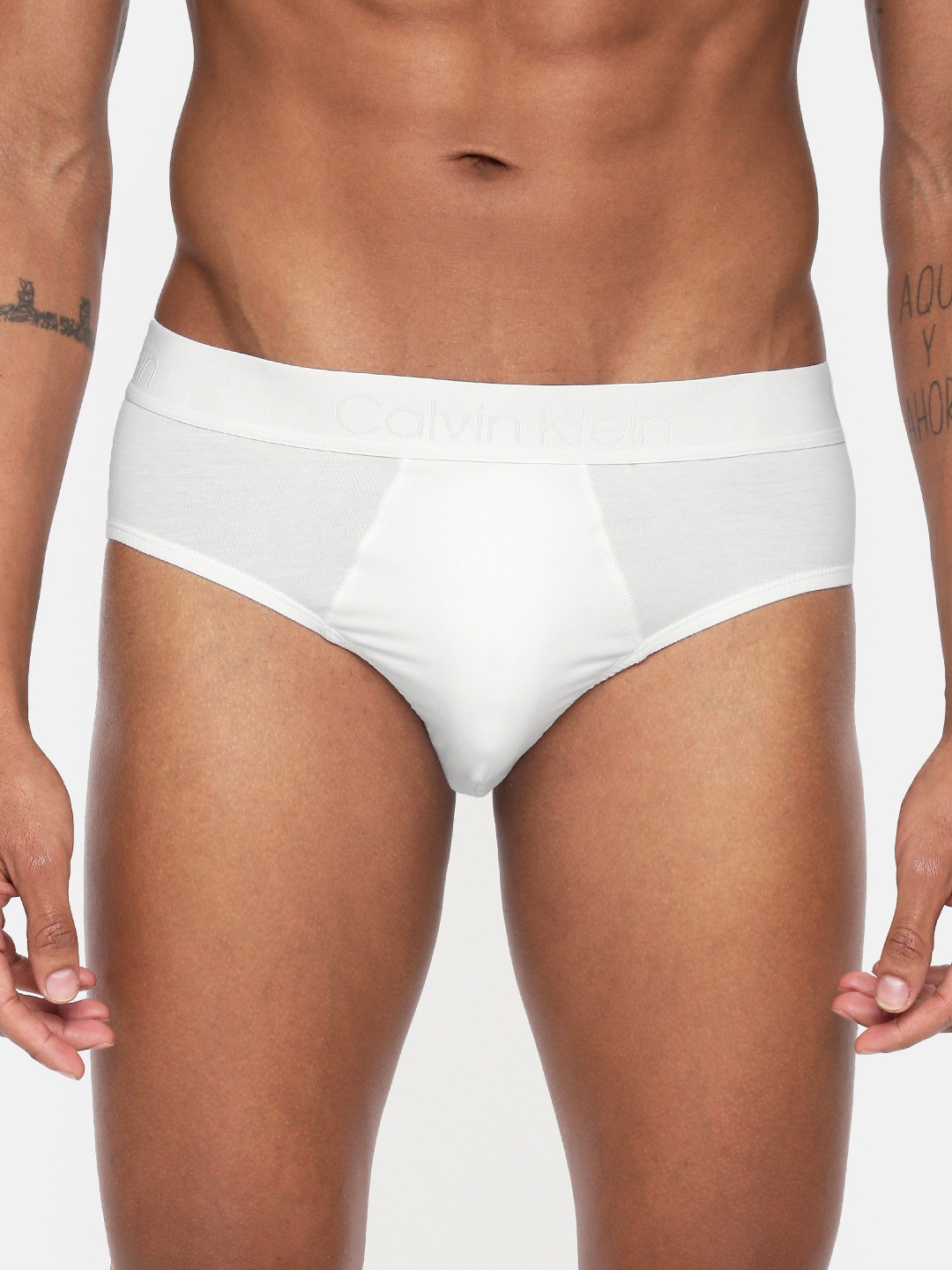 

Calvin Klein Underwear Men White Solid Briefs NB1931100