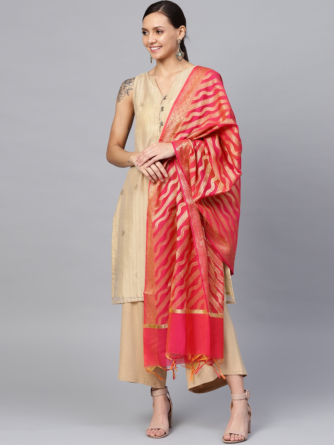 

Ishin Pink & Golden Brocade Zari Work Striped Dupatta