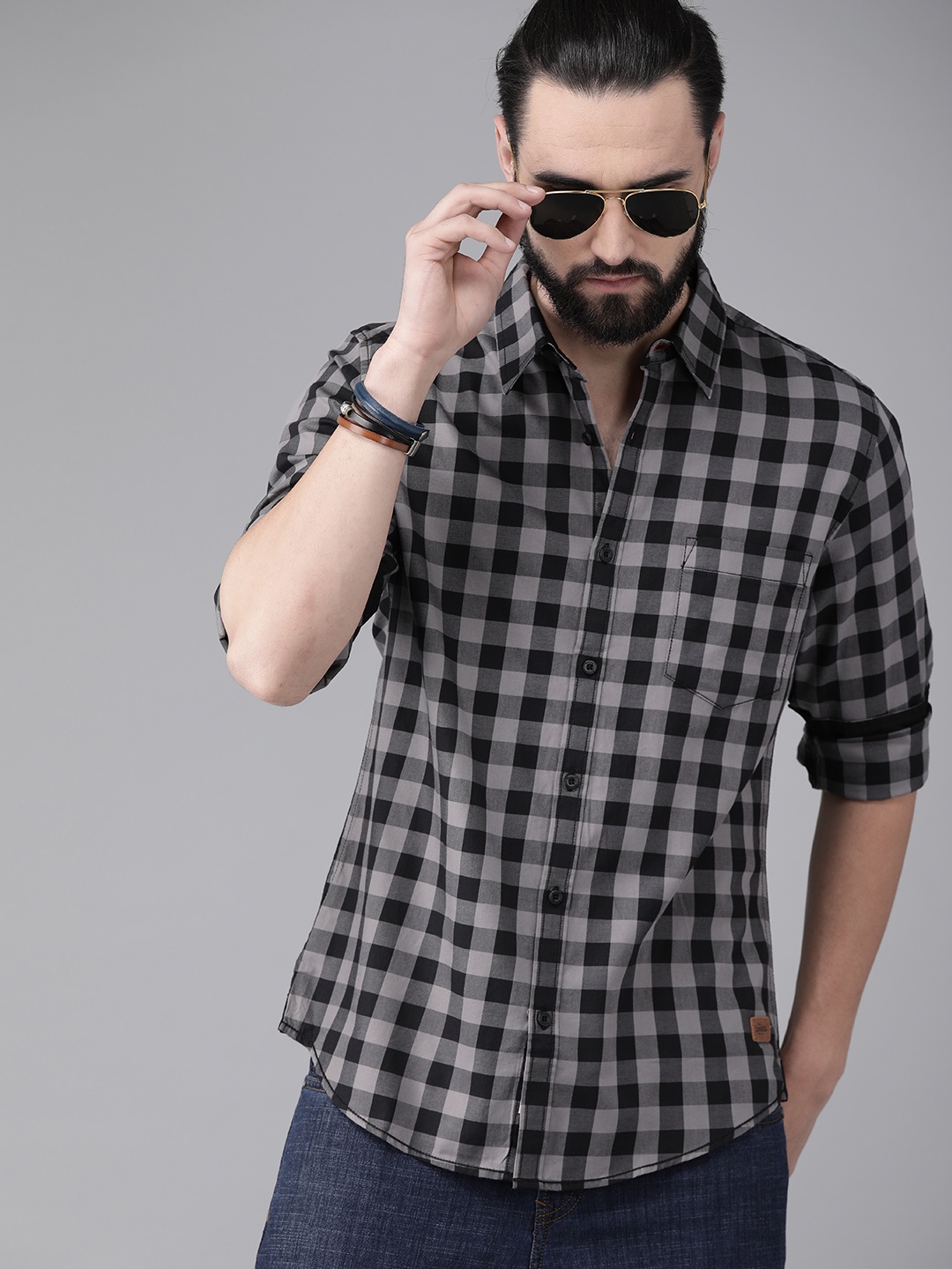 

The Roadster Lifestyle Co Men Grey & Black Regular Fit Checked Casual Shirt