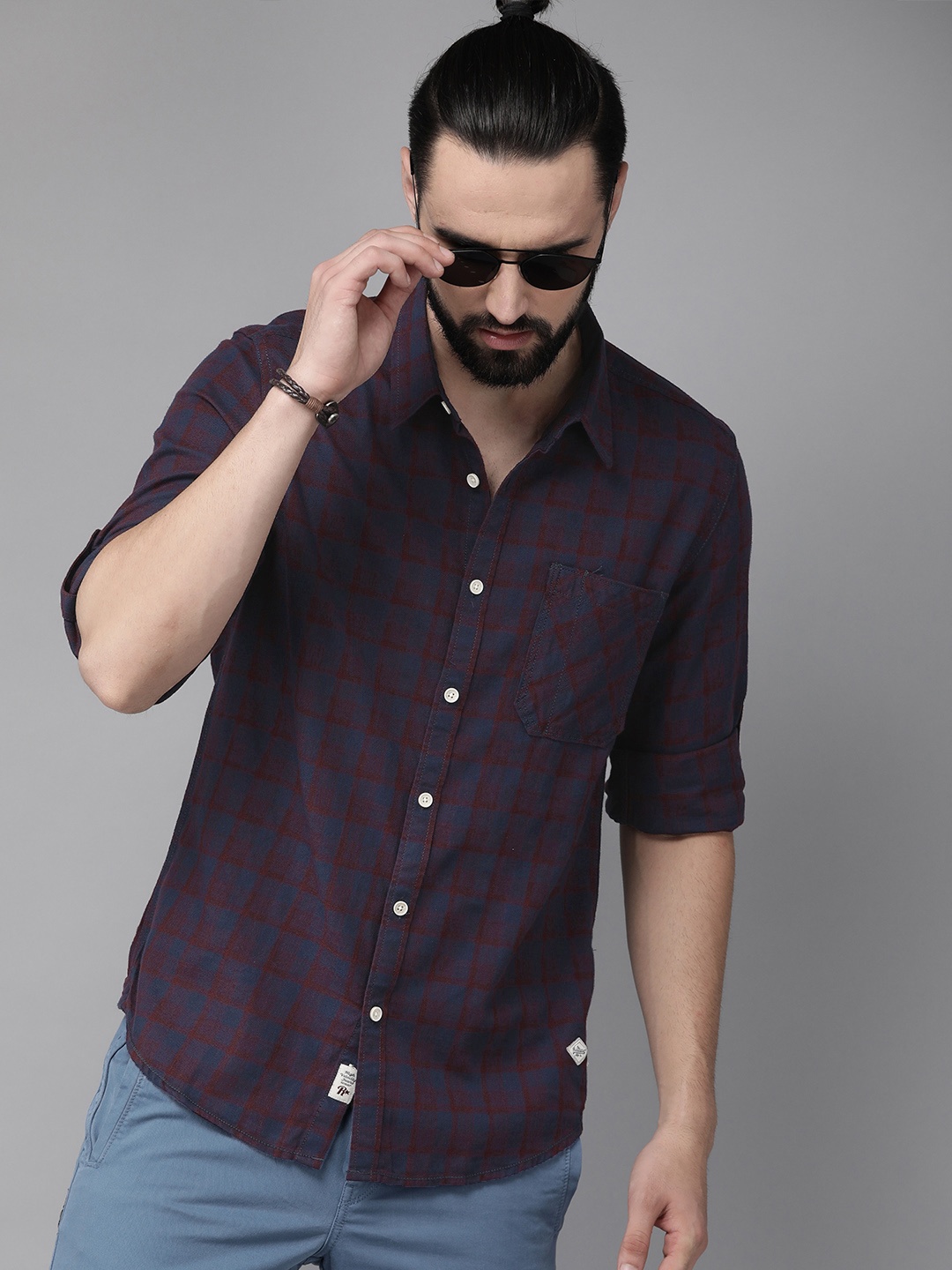 

The Roadster Lifestyle Co Men Red & Navy Blue Checked Casual Shirt