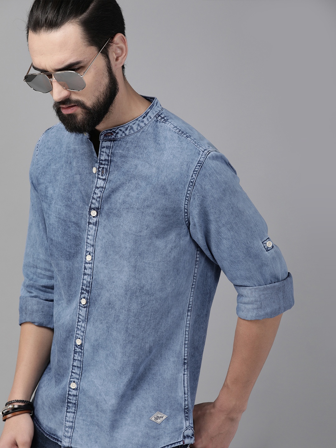 

The Roadster Lifestyle Co Men Blue Casual Denim Shirt