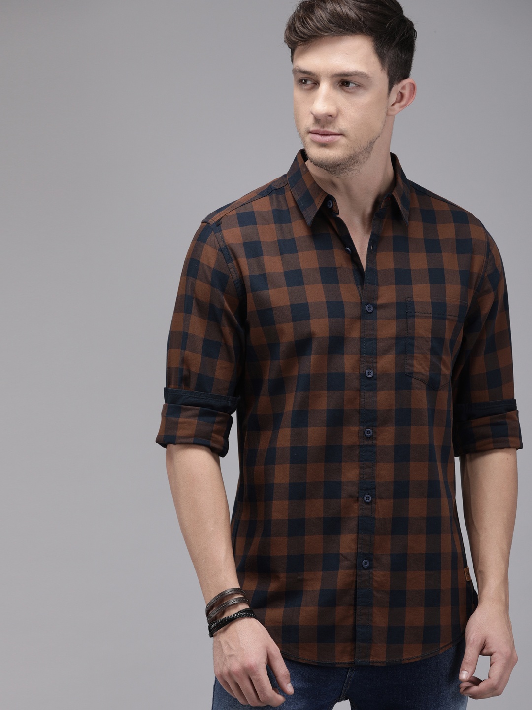 

Roadster Men Brown & Navy Blue Regular Fit Checked Casual Shirt