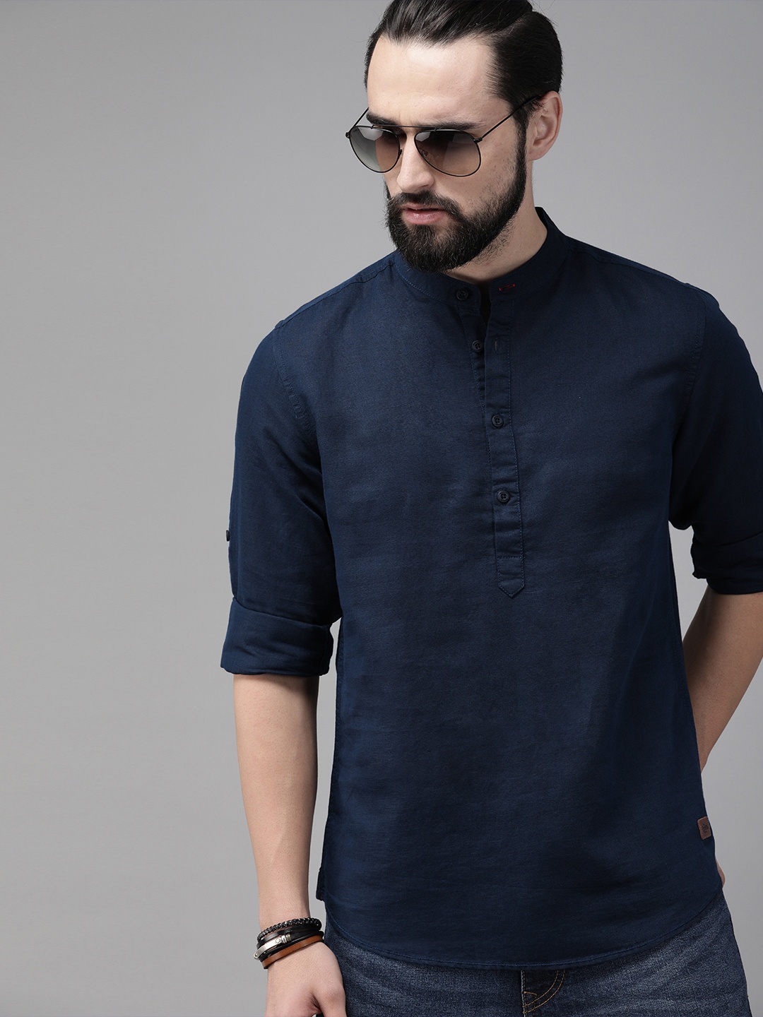 

The Roadster Lifestyle Co Men Navy Blue Solid Regular Fit Casual Shirt