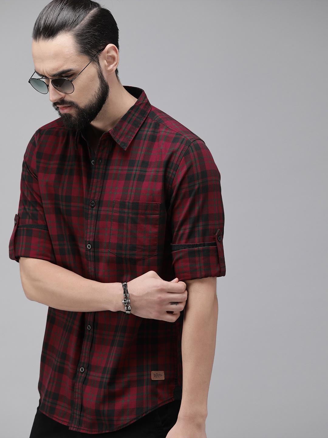 

The Roadster Lifestyle Co Men Red & Black Regular Fit Checked Casual Shirt