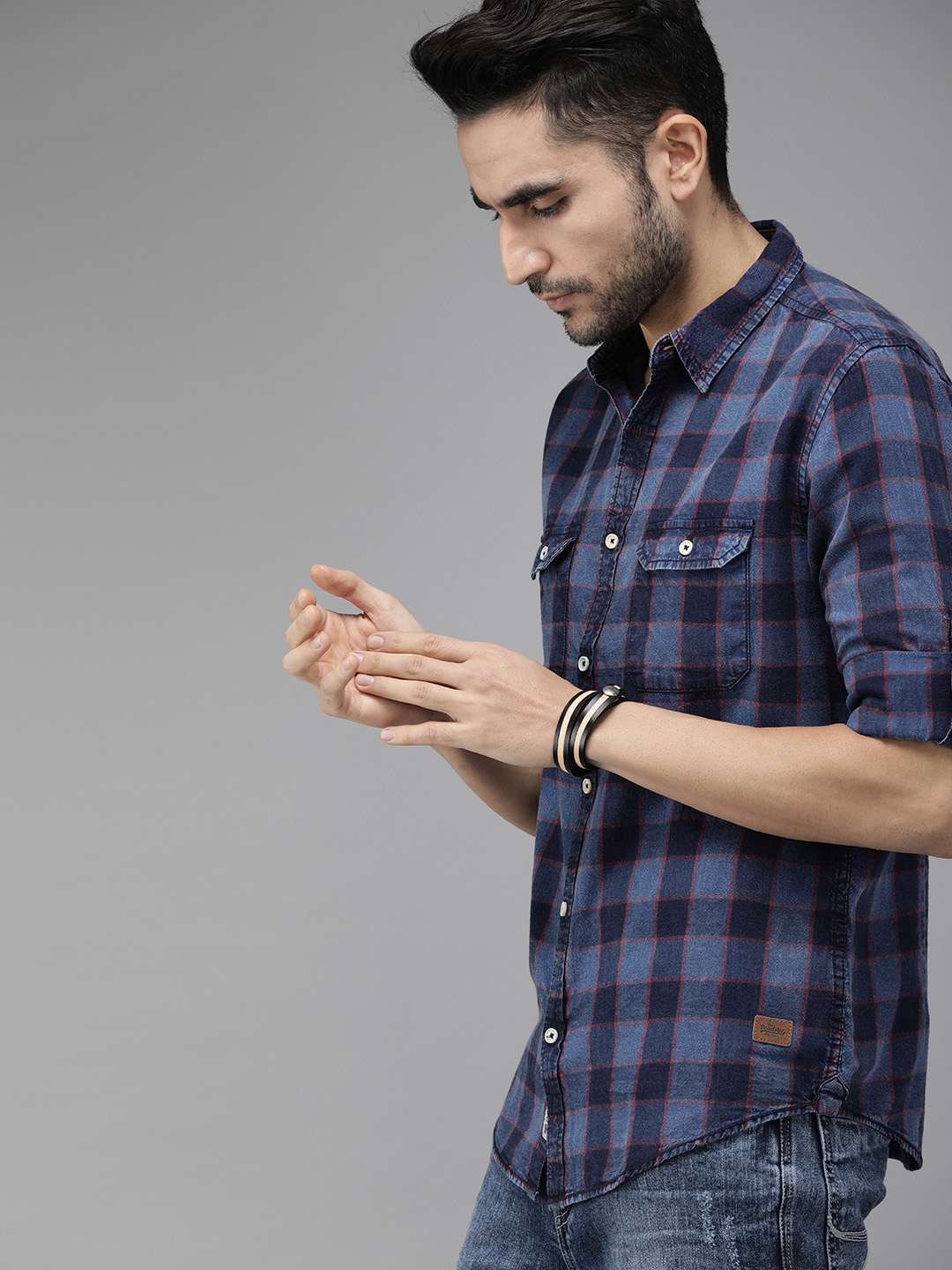

The Roadster Lifestyle Co Men Navy Blue & Red Regular Fit Checked Casual Shirt