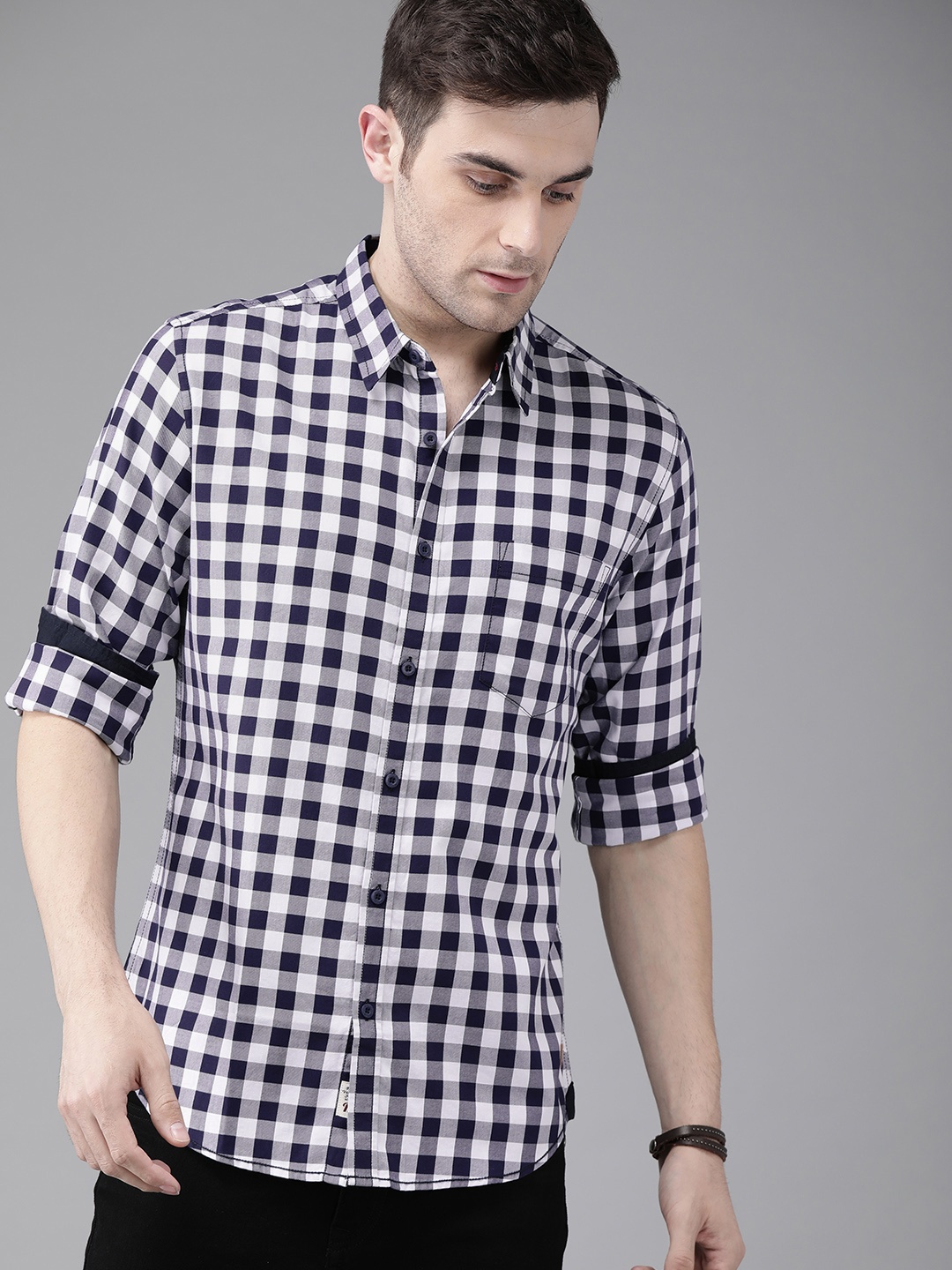 

Roadster Men Navy Blue & White Checked Pure Cotton Casual Shirt