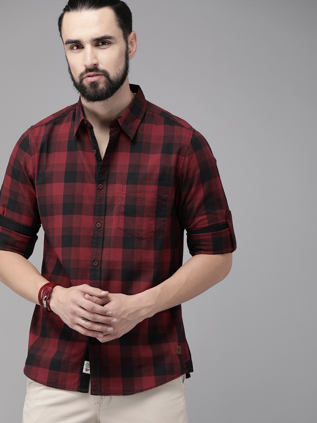 

The Roadster Lifestyle Co Men Maroon & Black Regular Fit Checked Casual Shirt