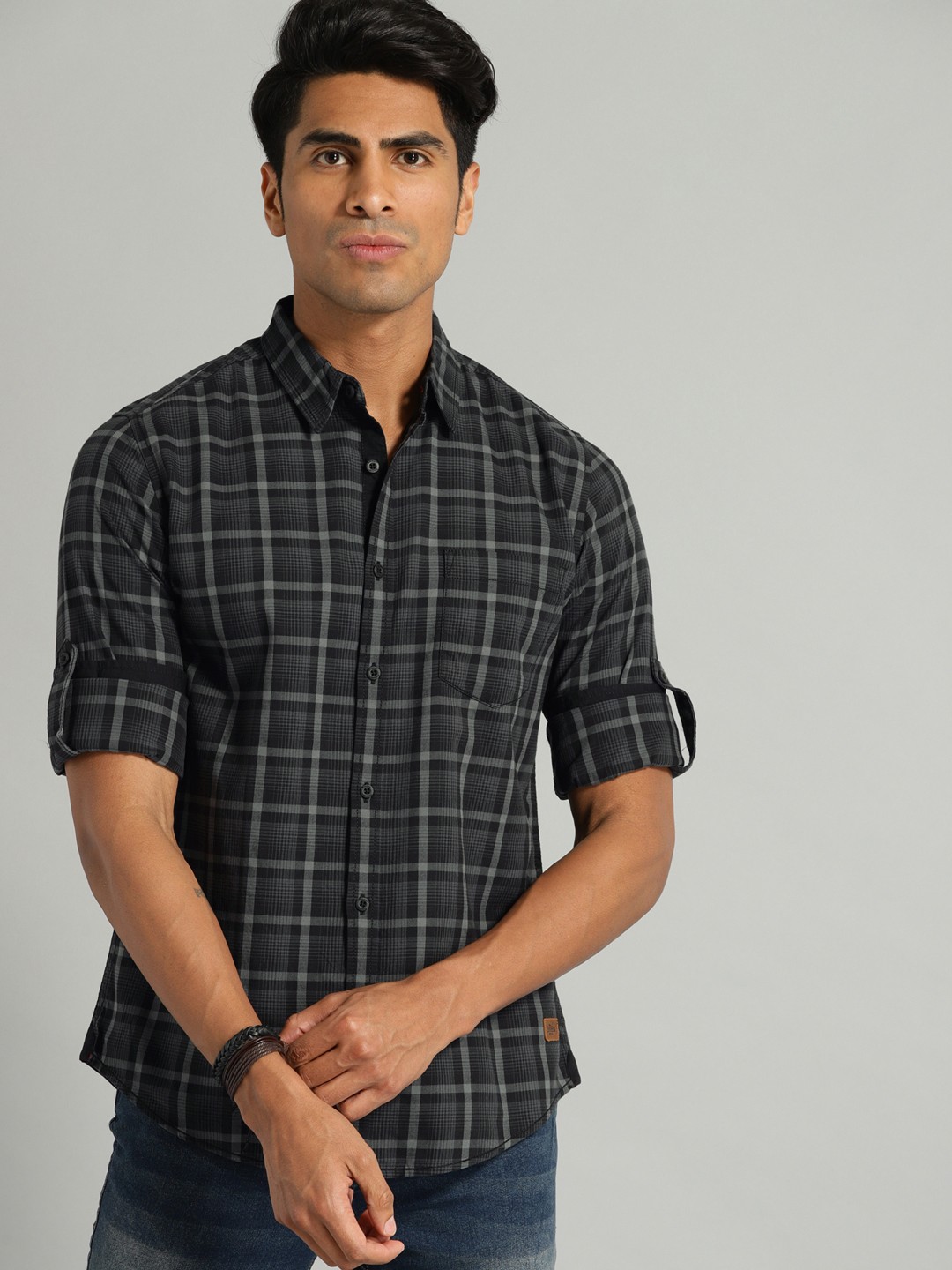 

The Roadster Lifestyle Co Men Black & Grey Regular Fit Checked Casual Shirt