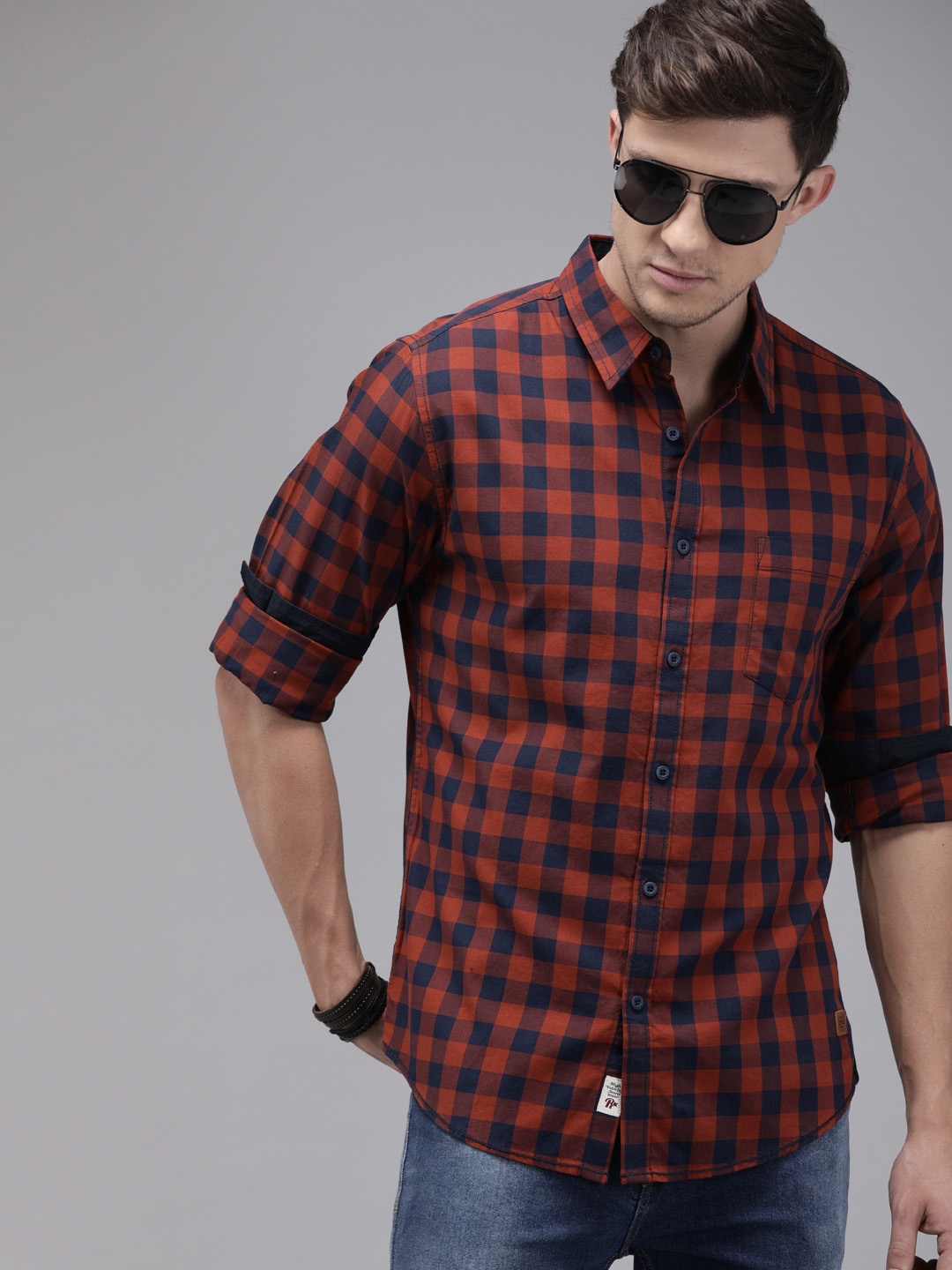 

The Roadster Lifestyle Co Men Rust Brown & Navy Blue Regular Fit Checked Casual Shirt