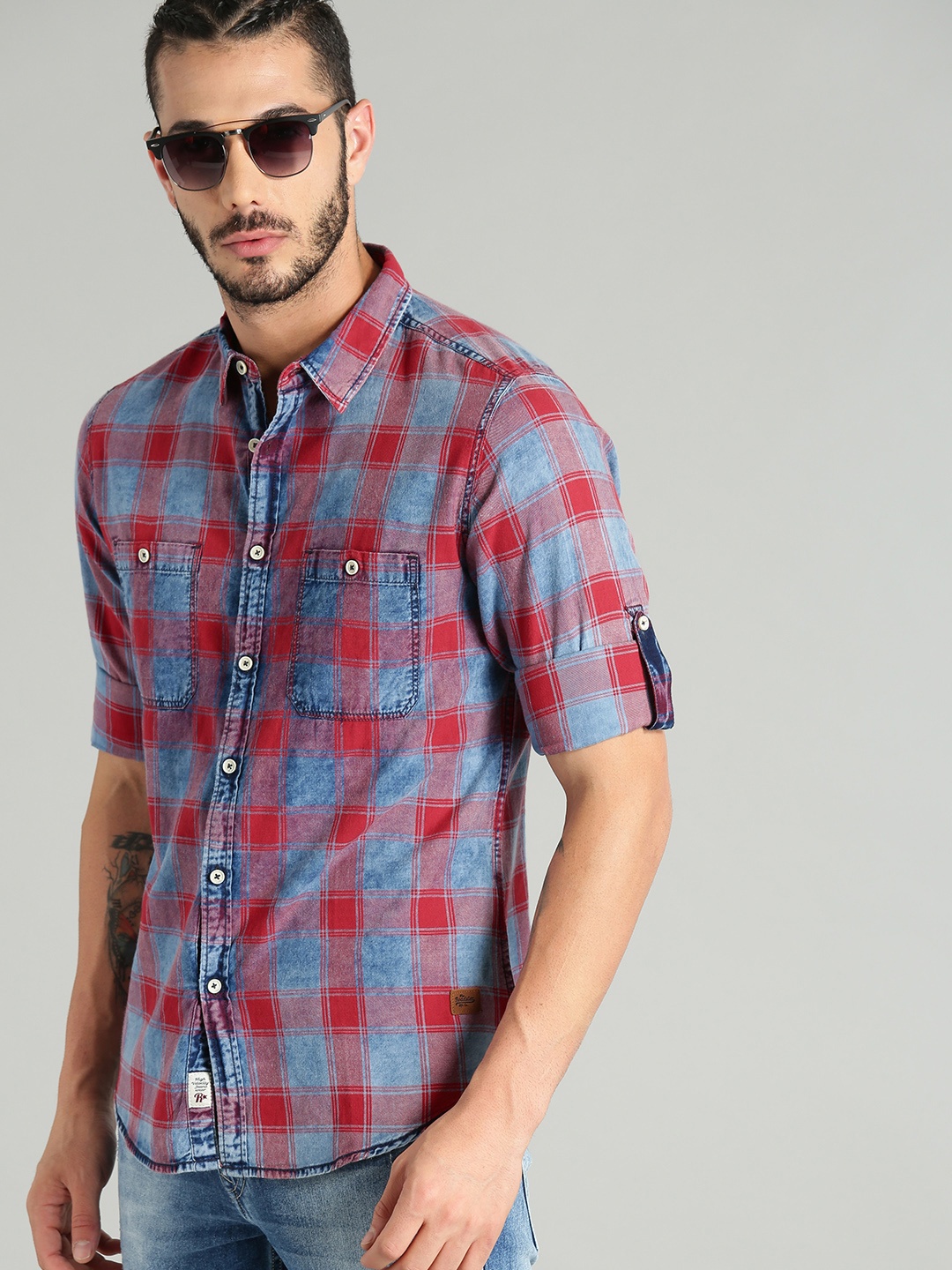 

The Roadster Lifestyle Co Men Blue & Red Regular Fit Checked Casual Shirt