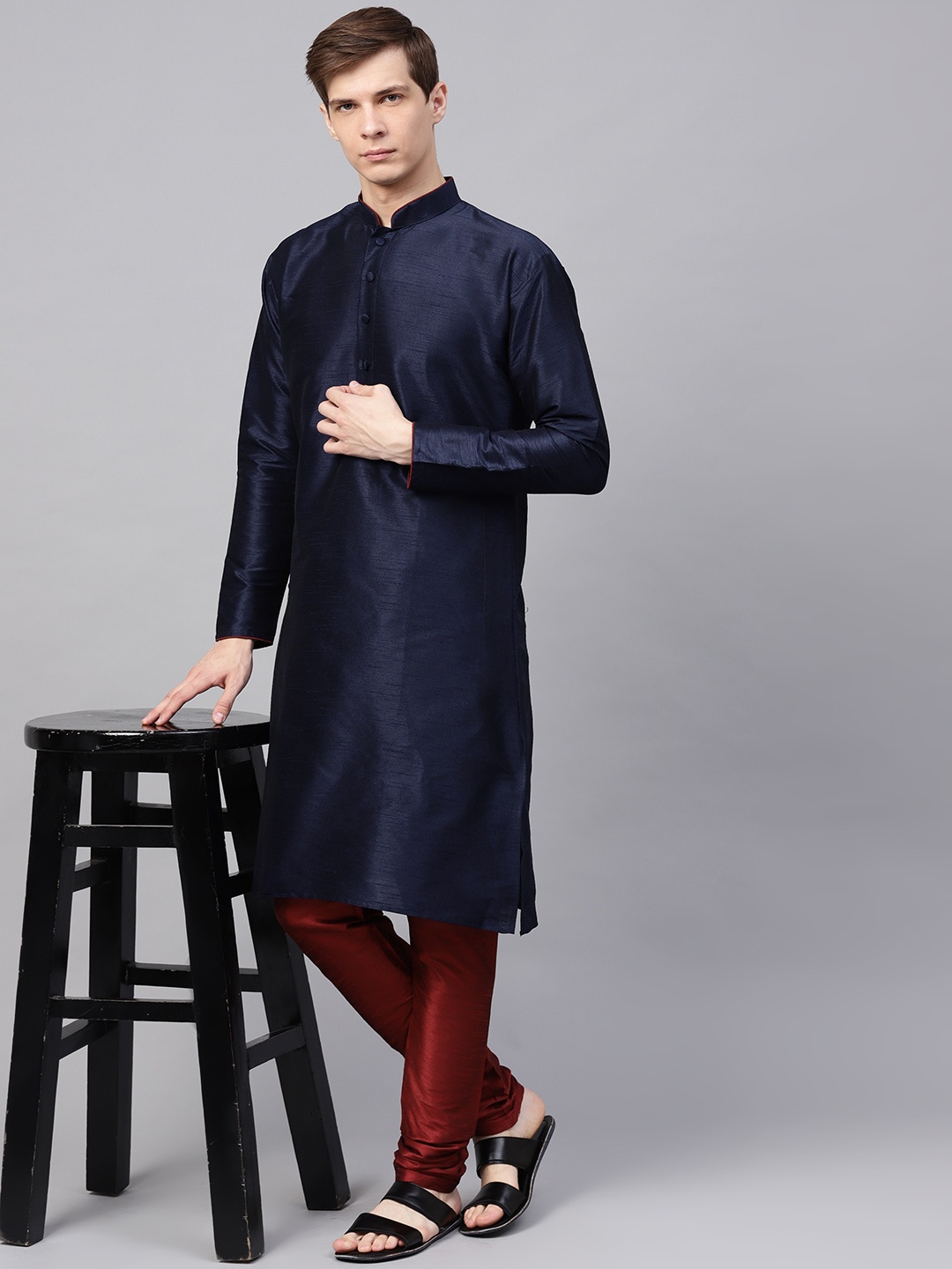 

SOJANYA Men Navy Blue & Maroon Solid Straight Kurta with Churidar