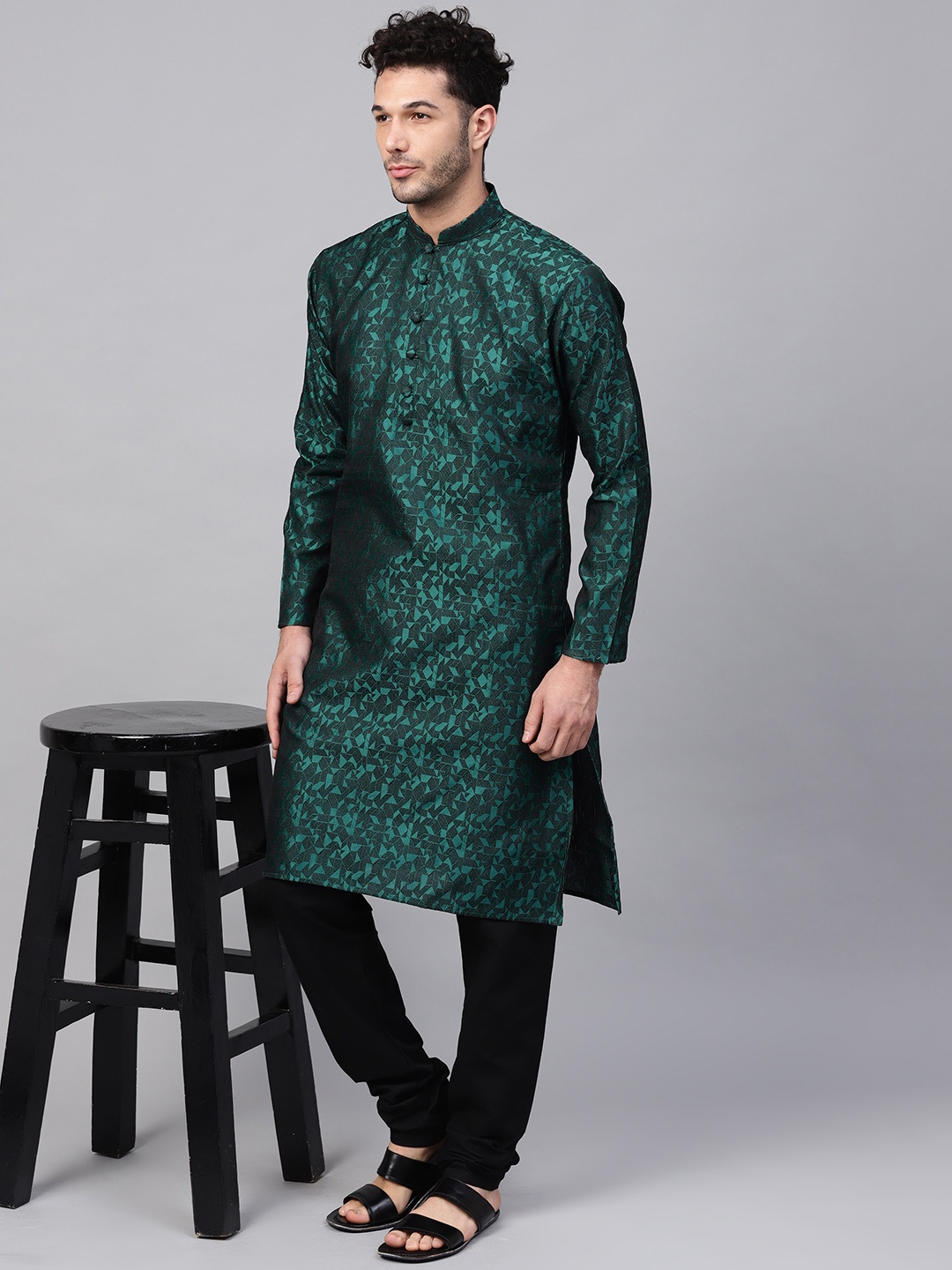

SOJANYA Men Green & Black Jacquard Woven Design Kurta with Churidar