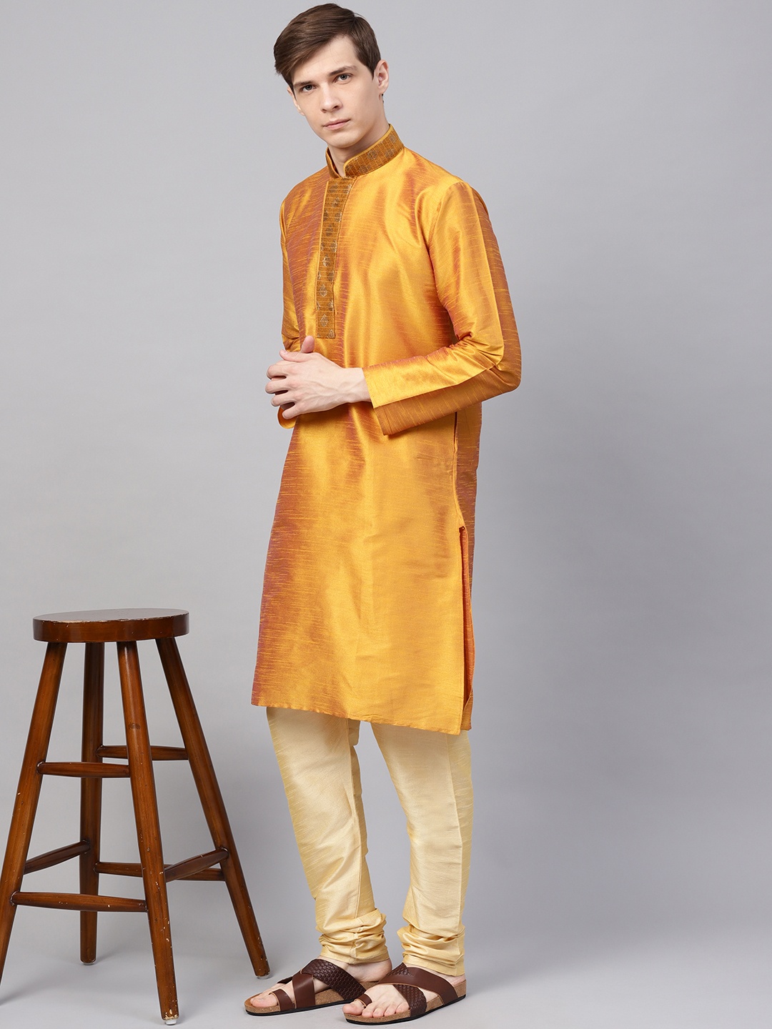 

SOJANYA Men Mustard Yellow & Cream-Coloured Solid Kurta with Churidar