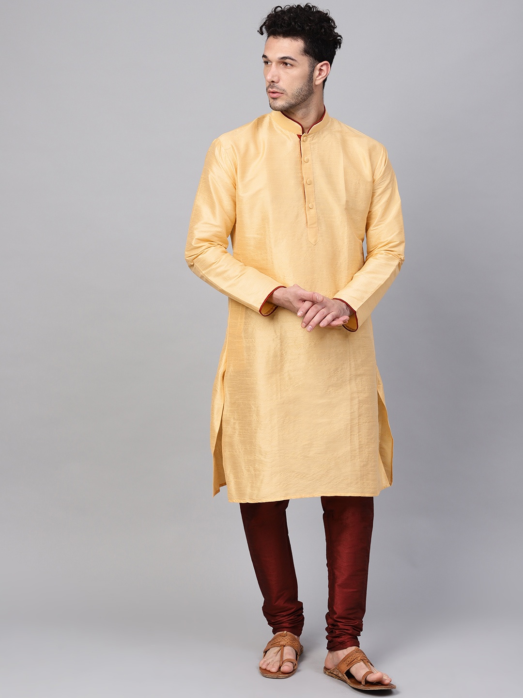 

SOJANYA Men Cream-Coloured & Maroon Solid Kurta with Churidar