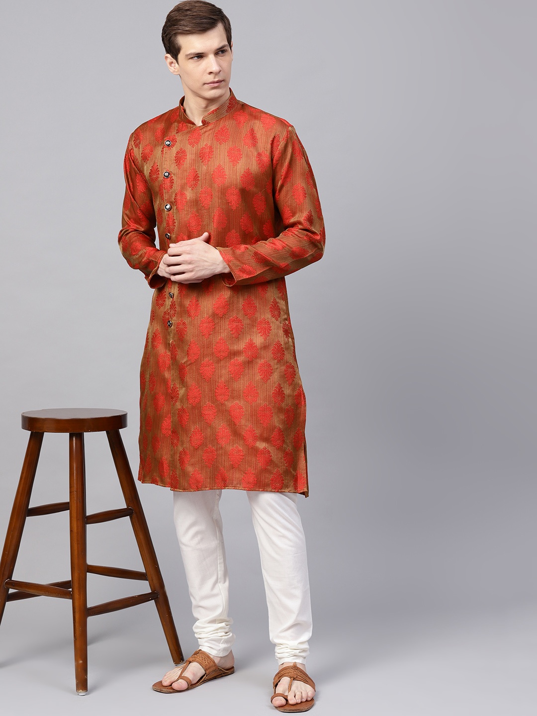 

SOJANYA Men Red & Golden Jacquard Woven Design Kurta with Churidar